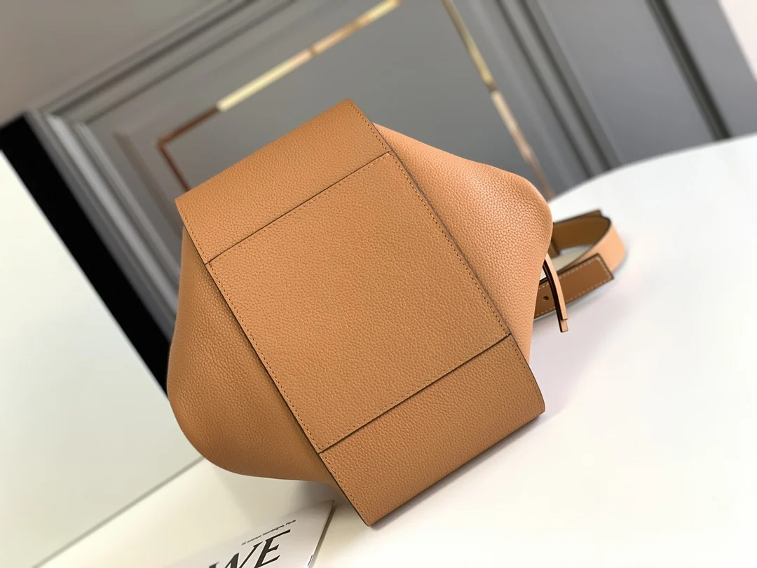 LOEWE Shoulder Bags Grained Calf Leather Tan-Black 29X14X26CM G8010063131 - Image 4