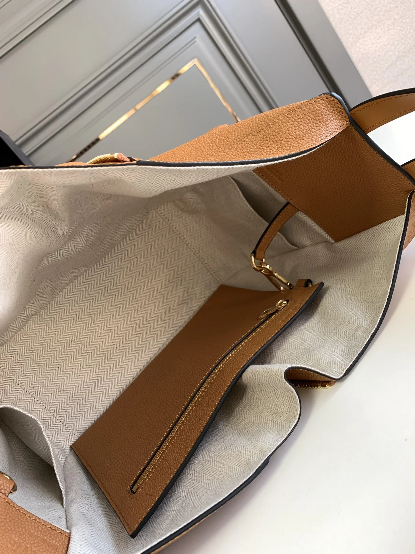 LOEWE Shoulder Bags Grained Calf Leather Tan-Black 29X14X26CM G8010063131 - Image 8