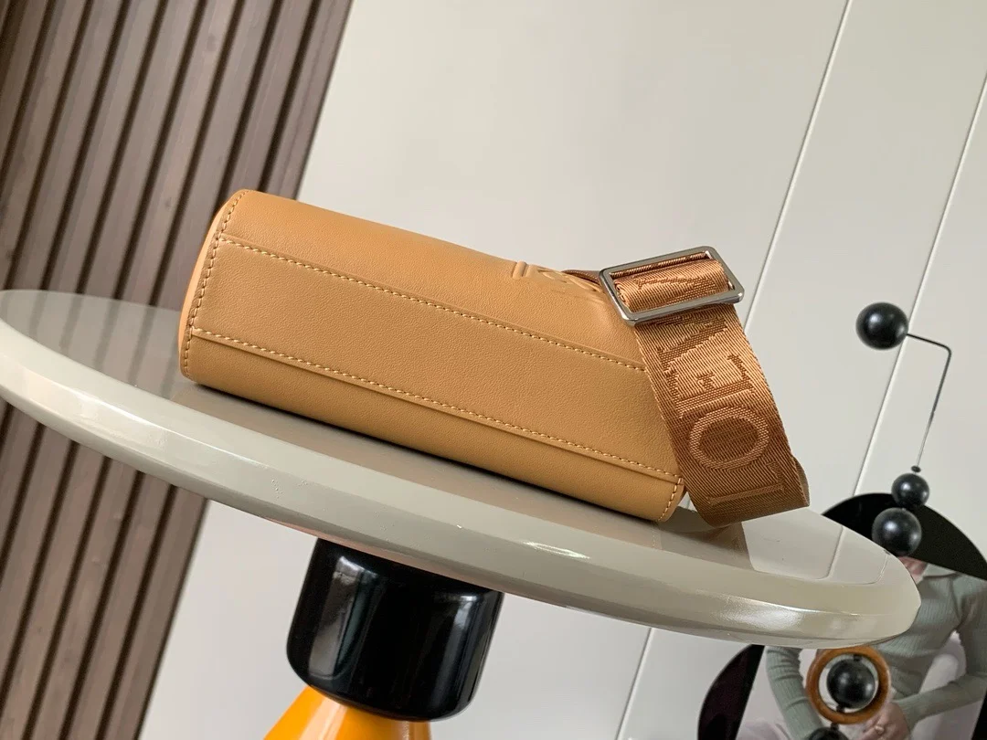 LOEWE Shoulder Bags Tan-Brown 18X13X8.5CM F4010060422 - Image 3