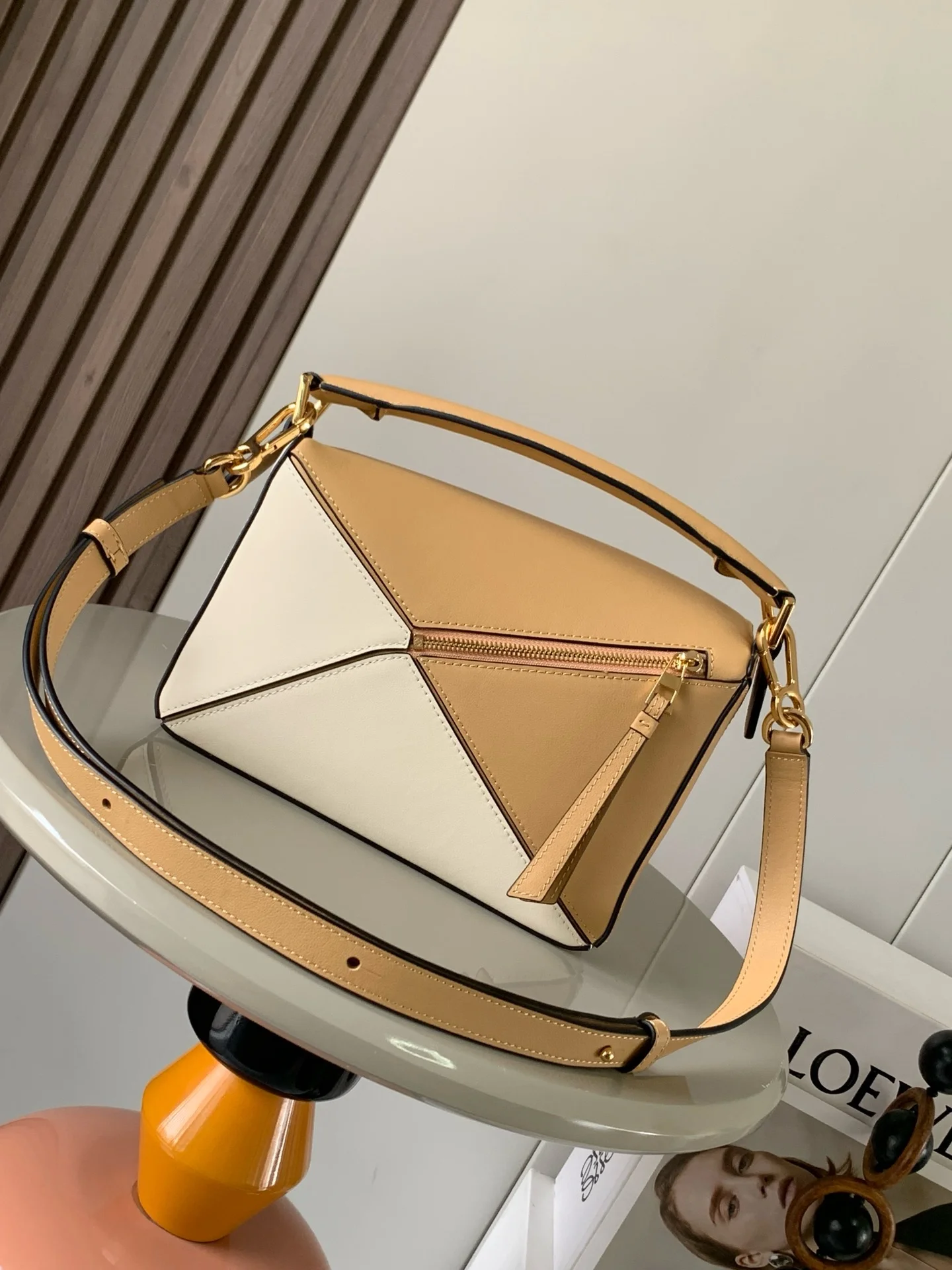 LOEWE Shoulder Bags Tan-White 24X16X10CM F7010060517 - Image 4