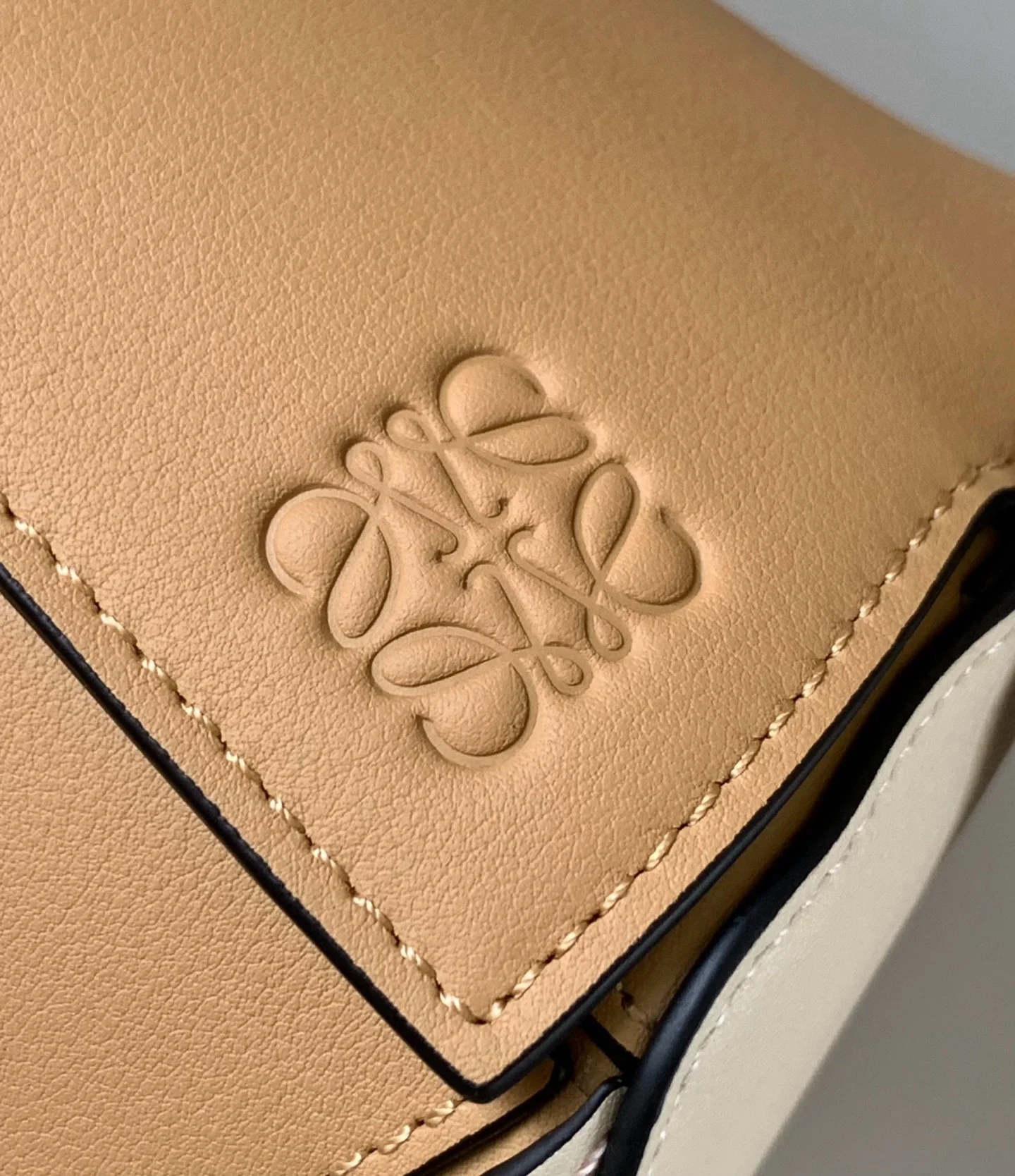 LOEWE Shoulder Bags Tan-White 24X16X10CM F7010060517 - Image 5