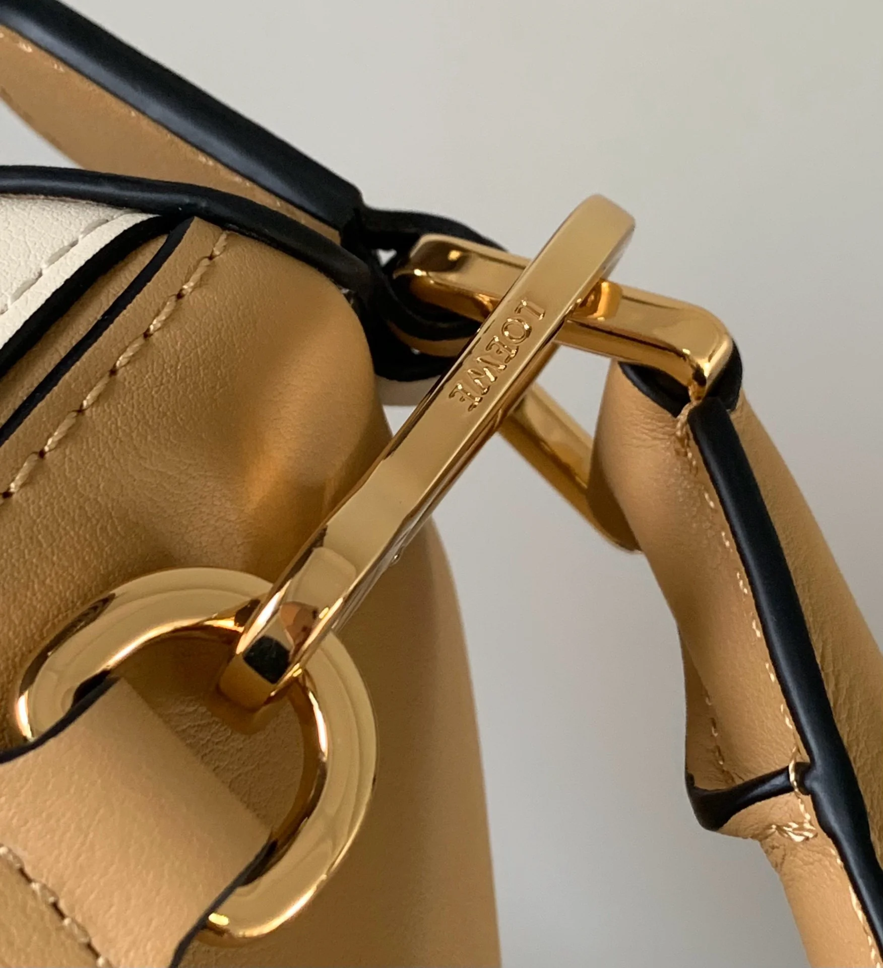 LOEWE Shoulder Bags Tan-White 24X16X10CM F7010060517 - Image 6