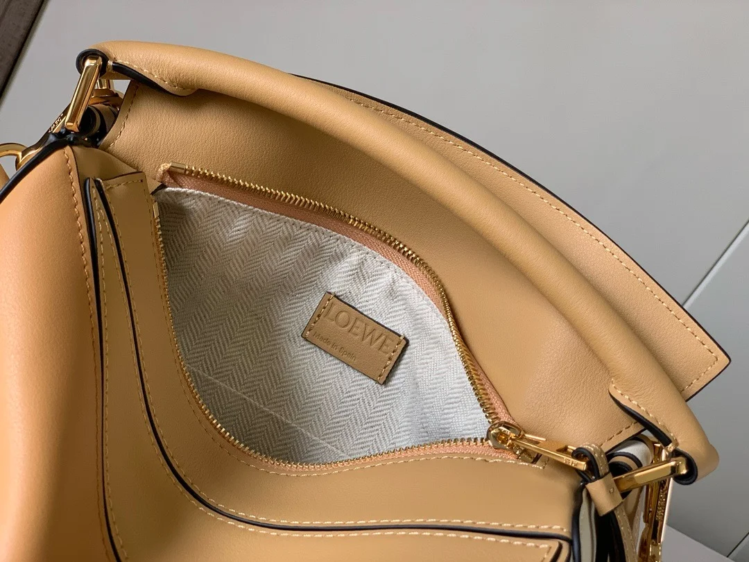 LOEWE Shoulder Bags Tan-White 24X16X10CM F7010060517 - Image 8