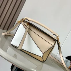 LOEWE Shoulder Bags White-Beige 18X12.5X8CM E3010060463