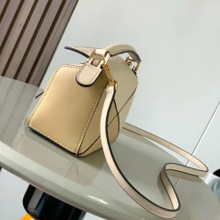 Alternative view of LOEWE Shoulder Bags White-Beige 18X12.5X8CM E3010060463