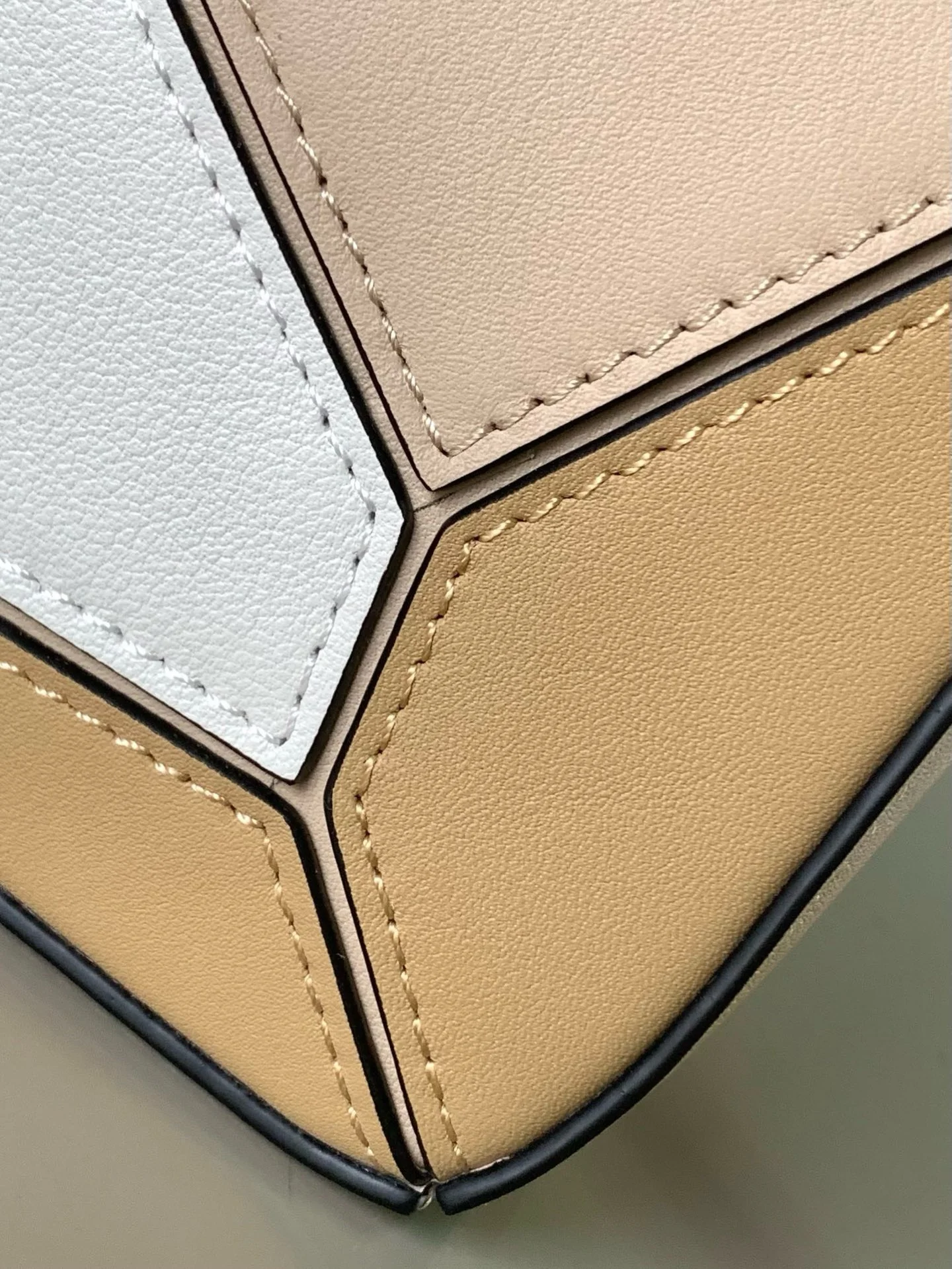 LOEWE Shoulder Bags White-Beige 24X16X10CM F7010060523 - Image 5