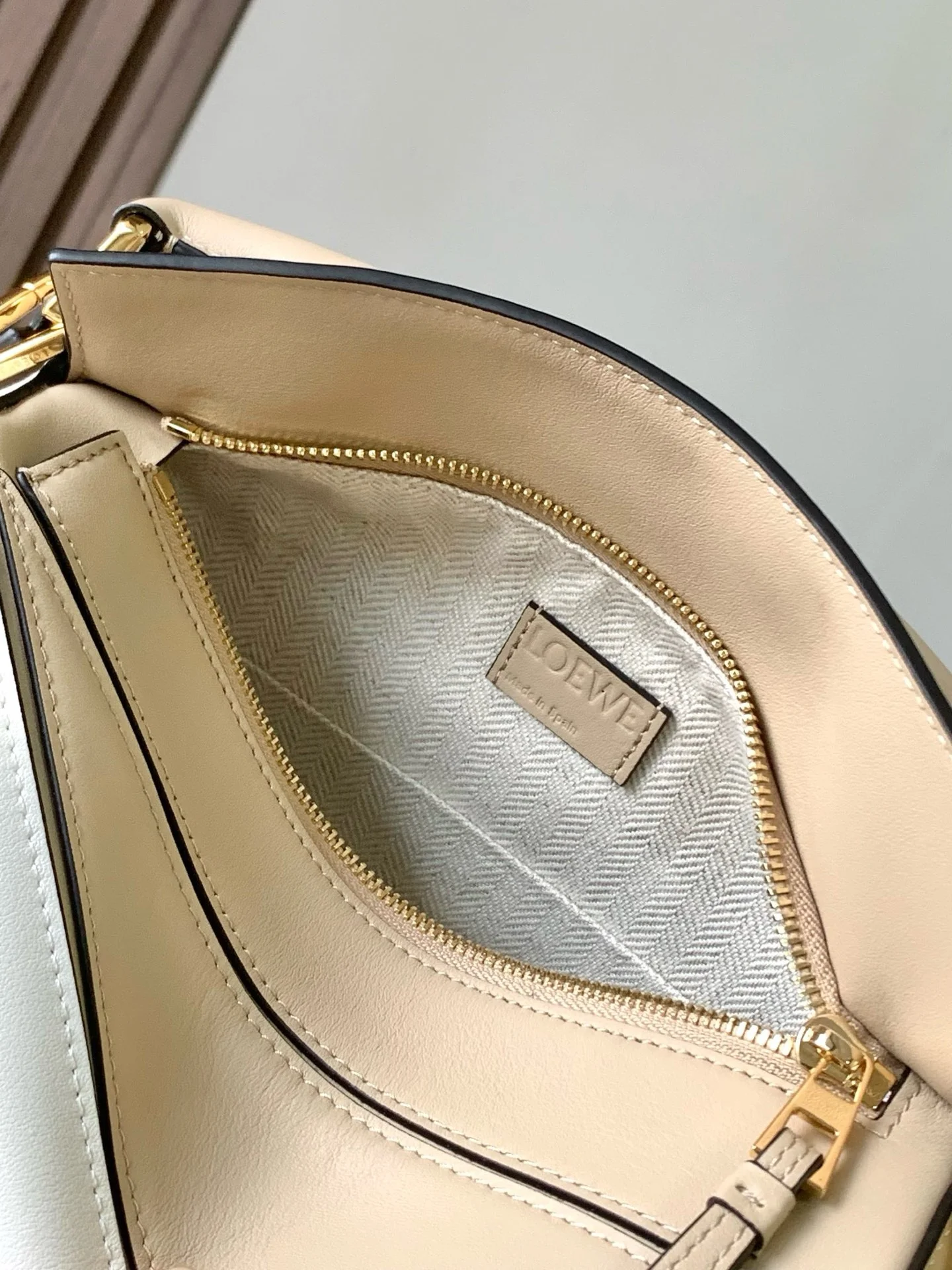 LOEWE Shoulder Bags White-Beige 24X16X10CM F7010060523 - Image 8