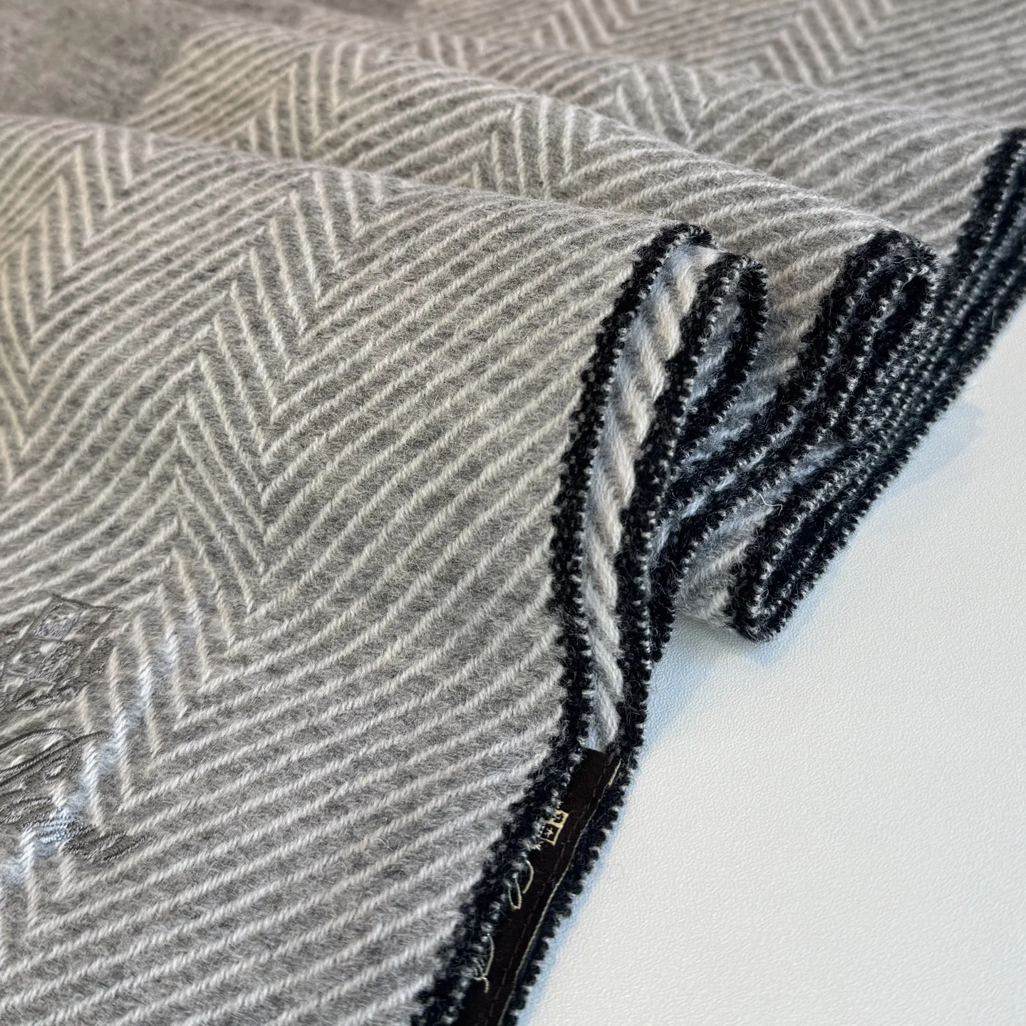 LORO PIANA Scarves Cashmere Grey-Black 45_200CM A5010071070 - Image 4