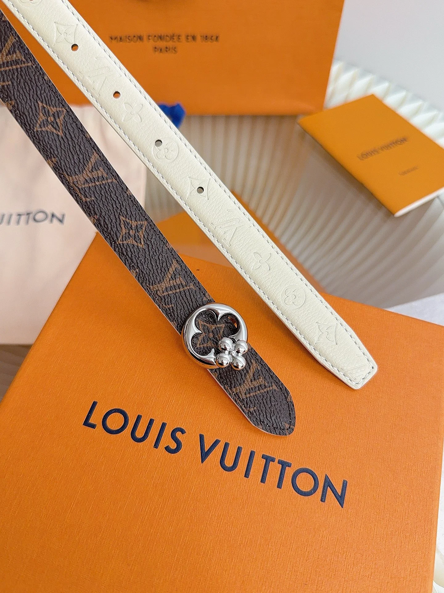 LV Belts Cream-Silver 2.0cm Width A6010050320 - Image 4