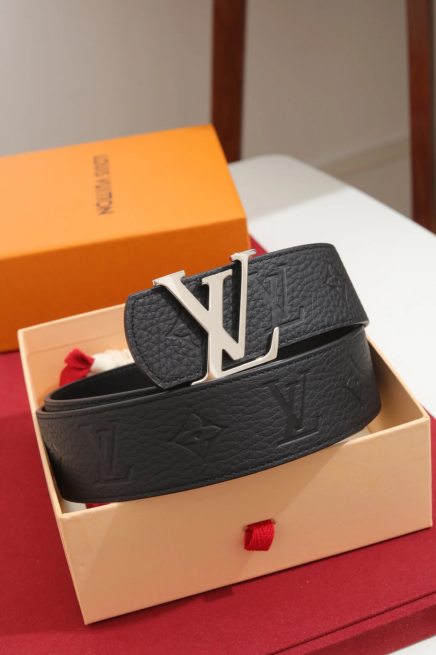 LV Belts Leather Black-Silver B2010050140