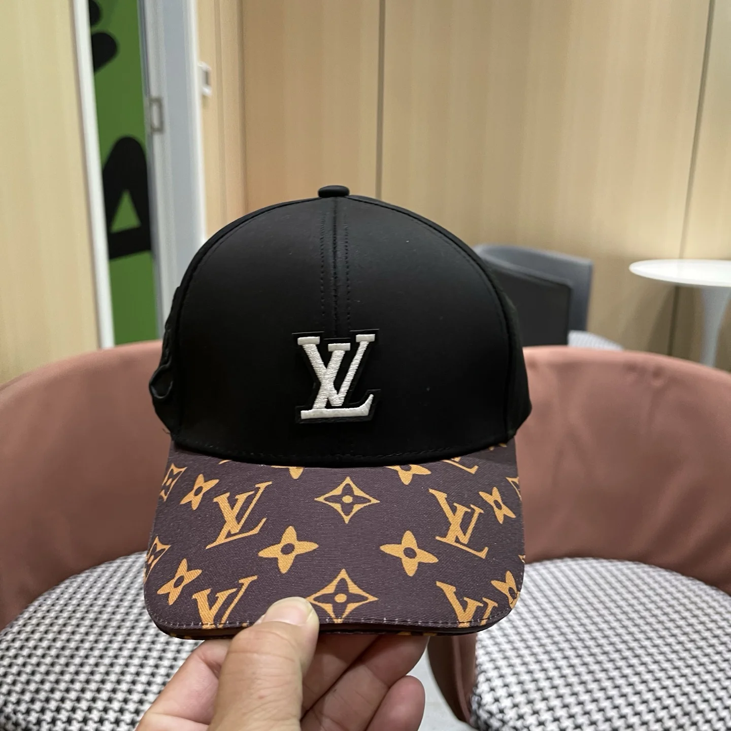 LV Caps Black-Brown E510072785 - Image 10