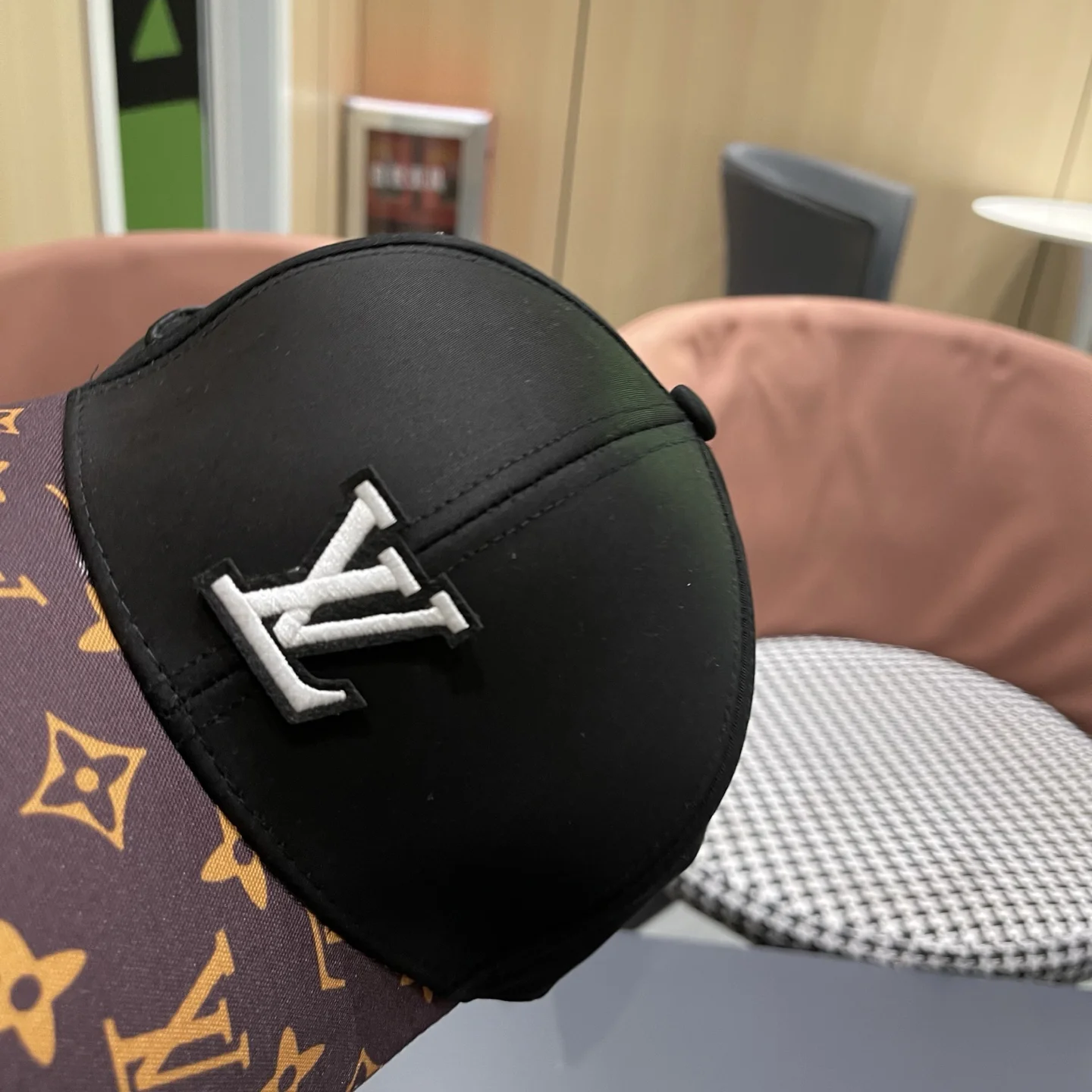 LV Caps Black-Brown E510072785 - Image 11
