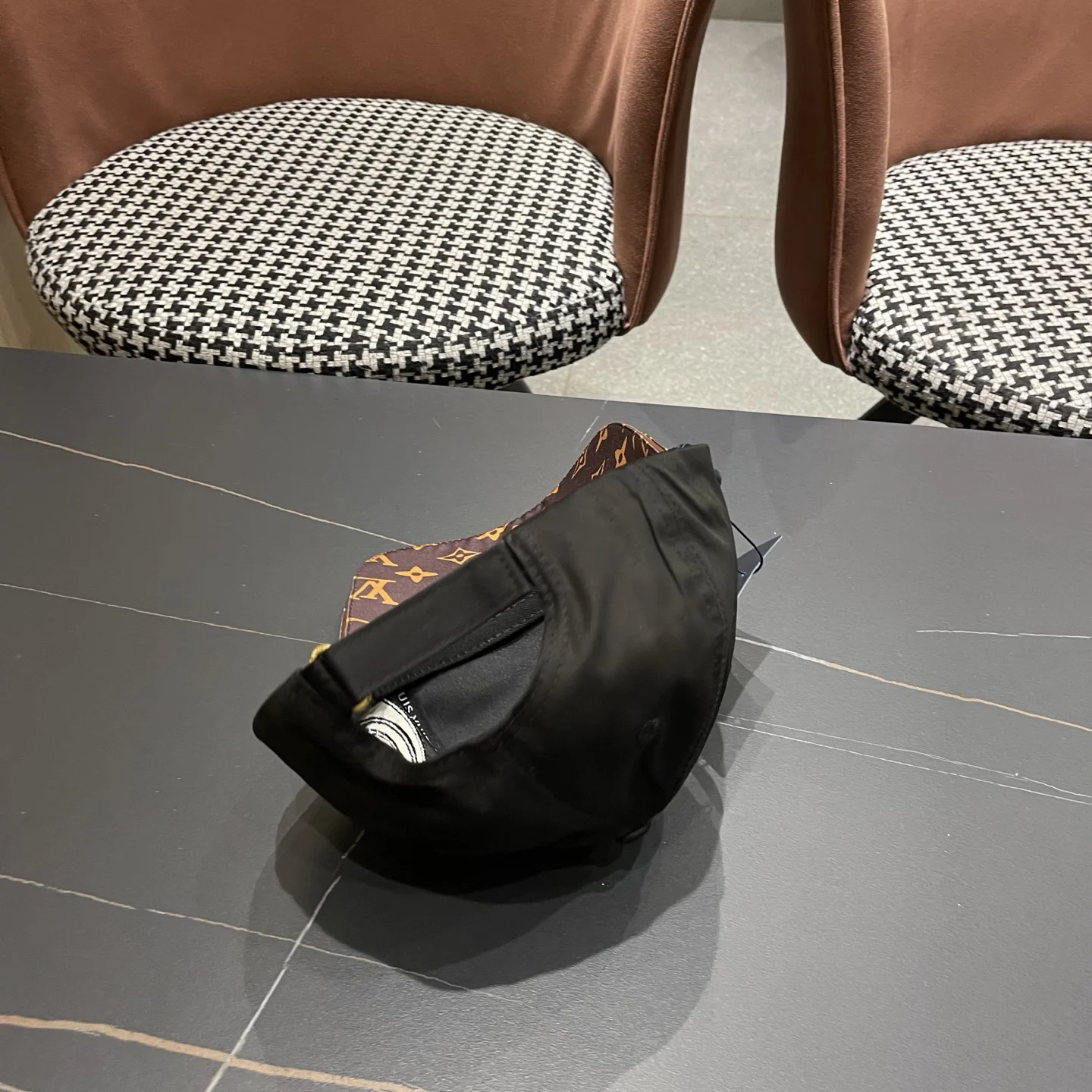 LV Caps Black-Brown E510072785 - Image 3