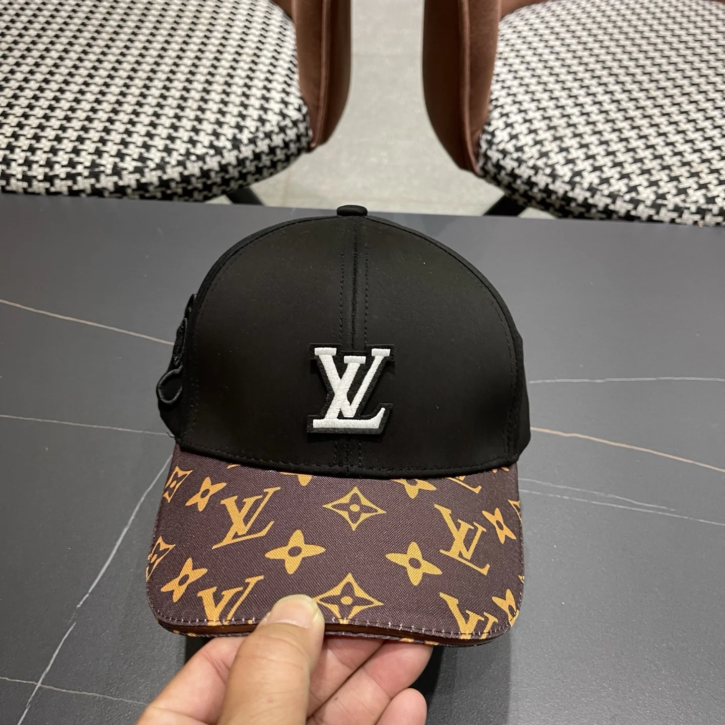 LV Caps Black-Brown E510072785 - Image 9