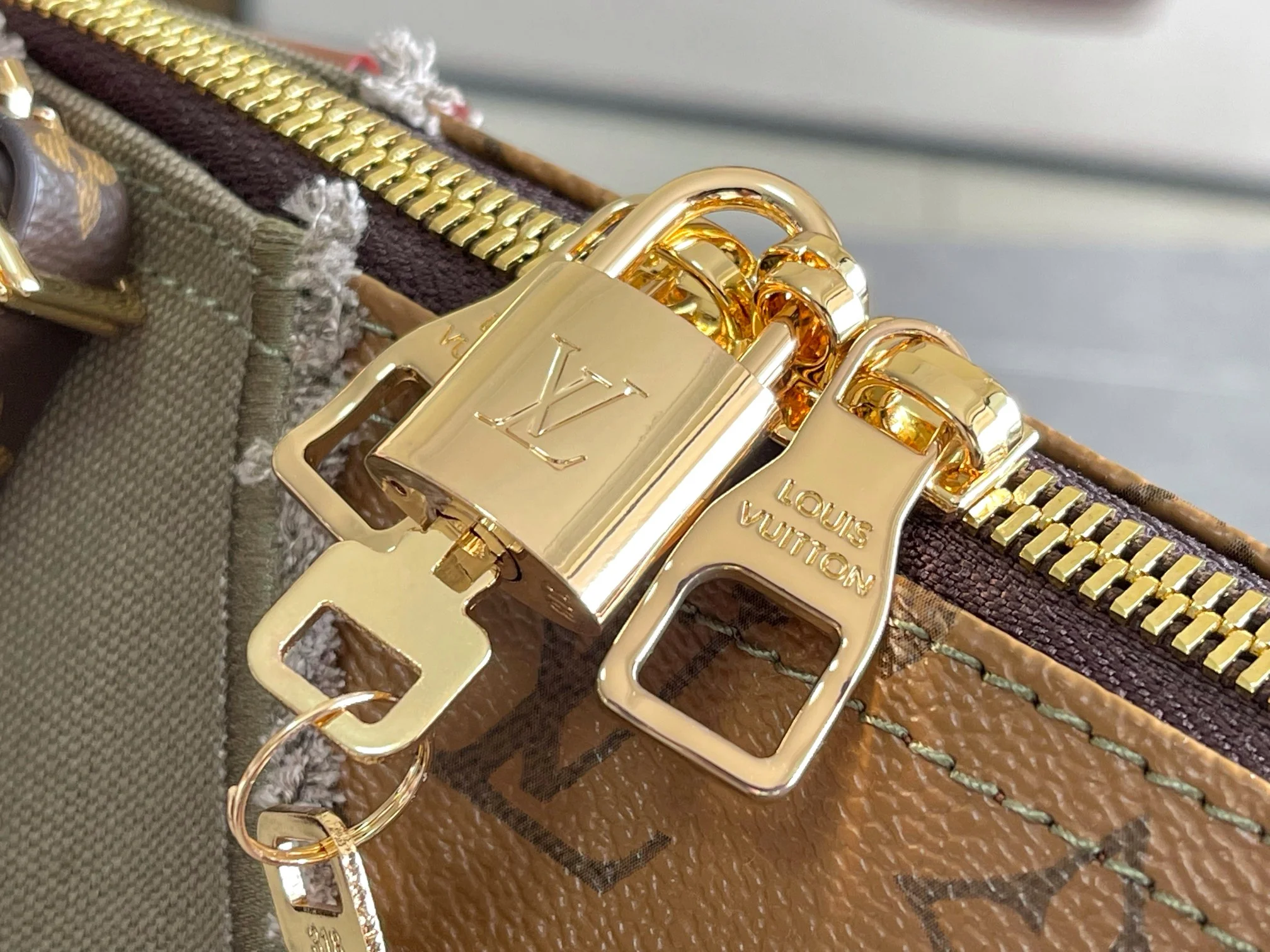 LV Duffles Bags Calf Leather Brown-White 50X29X23CM H8010062756 - Image 5
