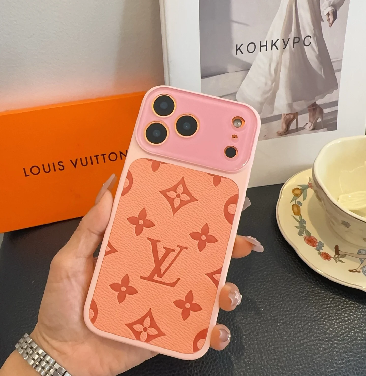 LV Phone Cases Pink-Red E010073577 - Image 3