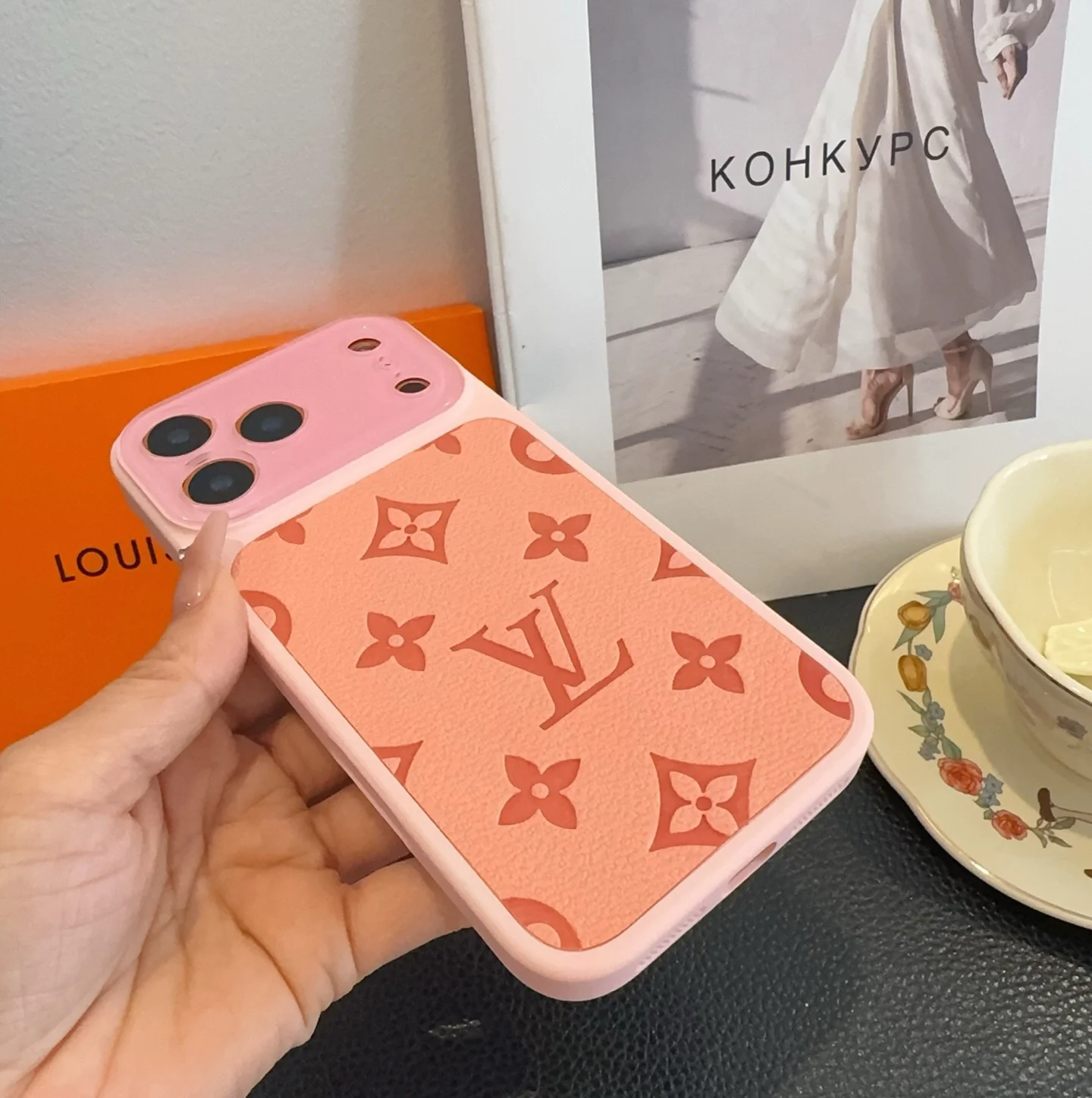 LV Phone Cases Pink-Red E010073577 - Image 4
