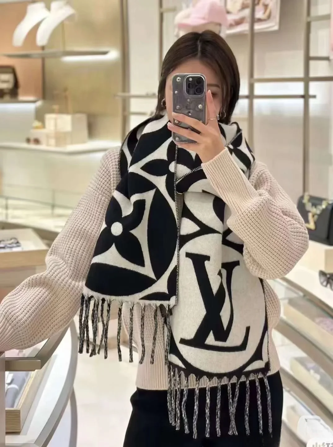 LV Scarves Black-White A2510070788