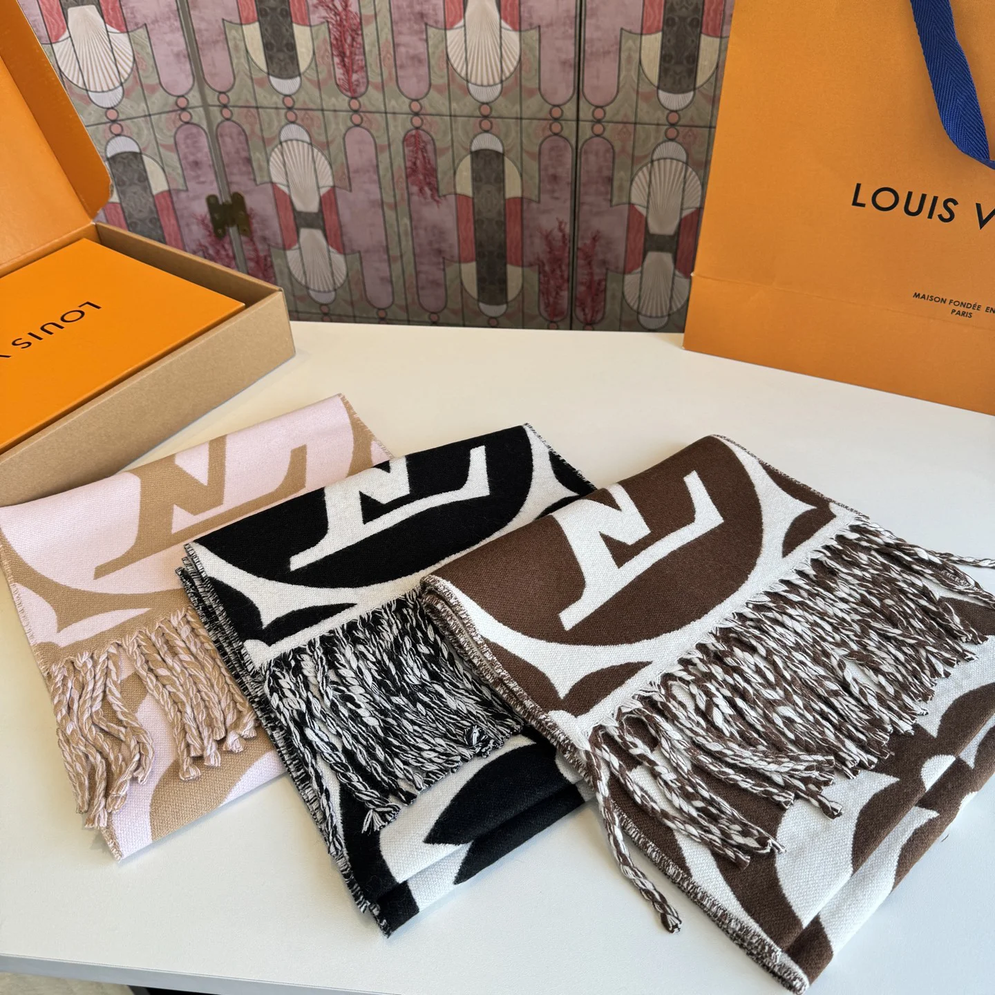 LV Scarves Black-White A2510070788 - Image 10