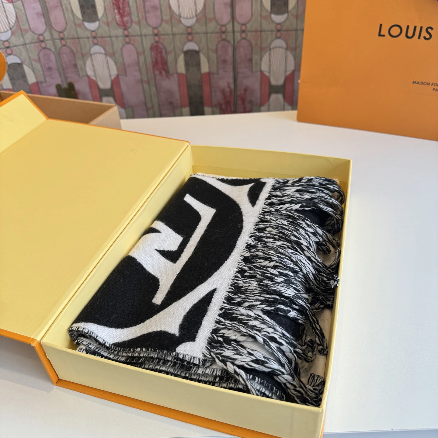 LV Scarves Black-White A2510070788 - Image 11