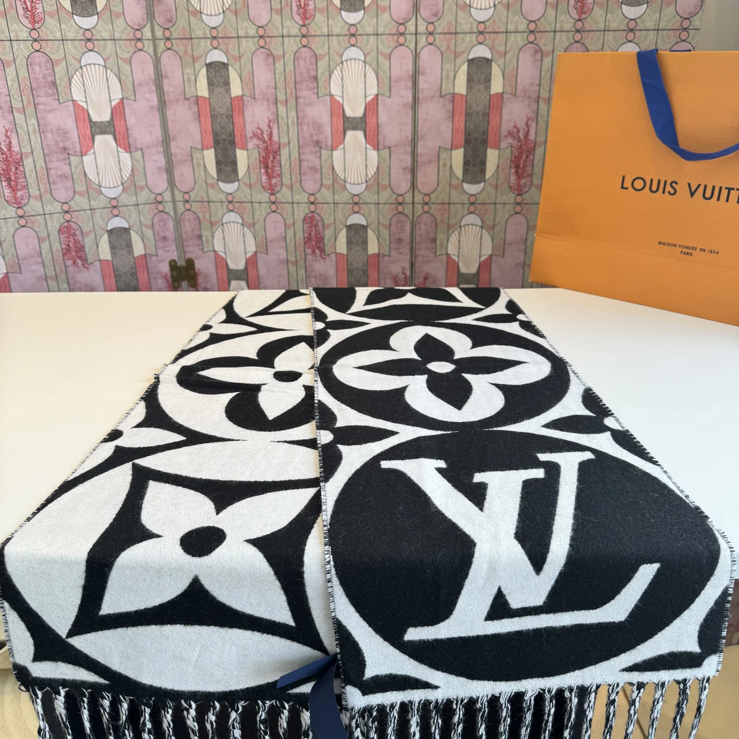 LV Scarves Black-White A2510070788 - Image 3