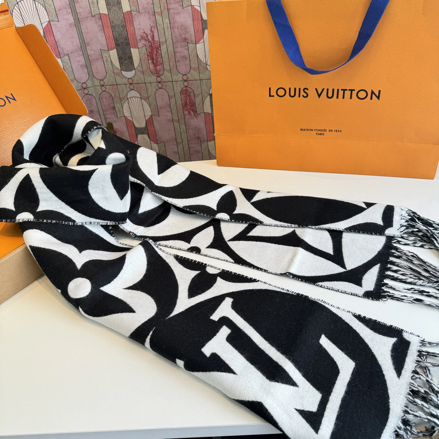 LV Scarves Black-White A2510070788 - Image 6
