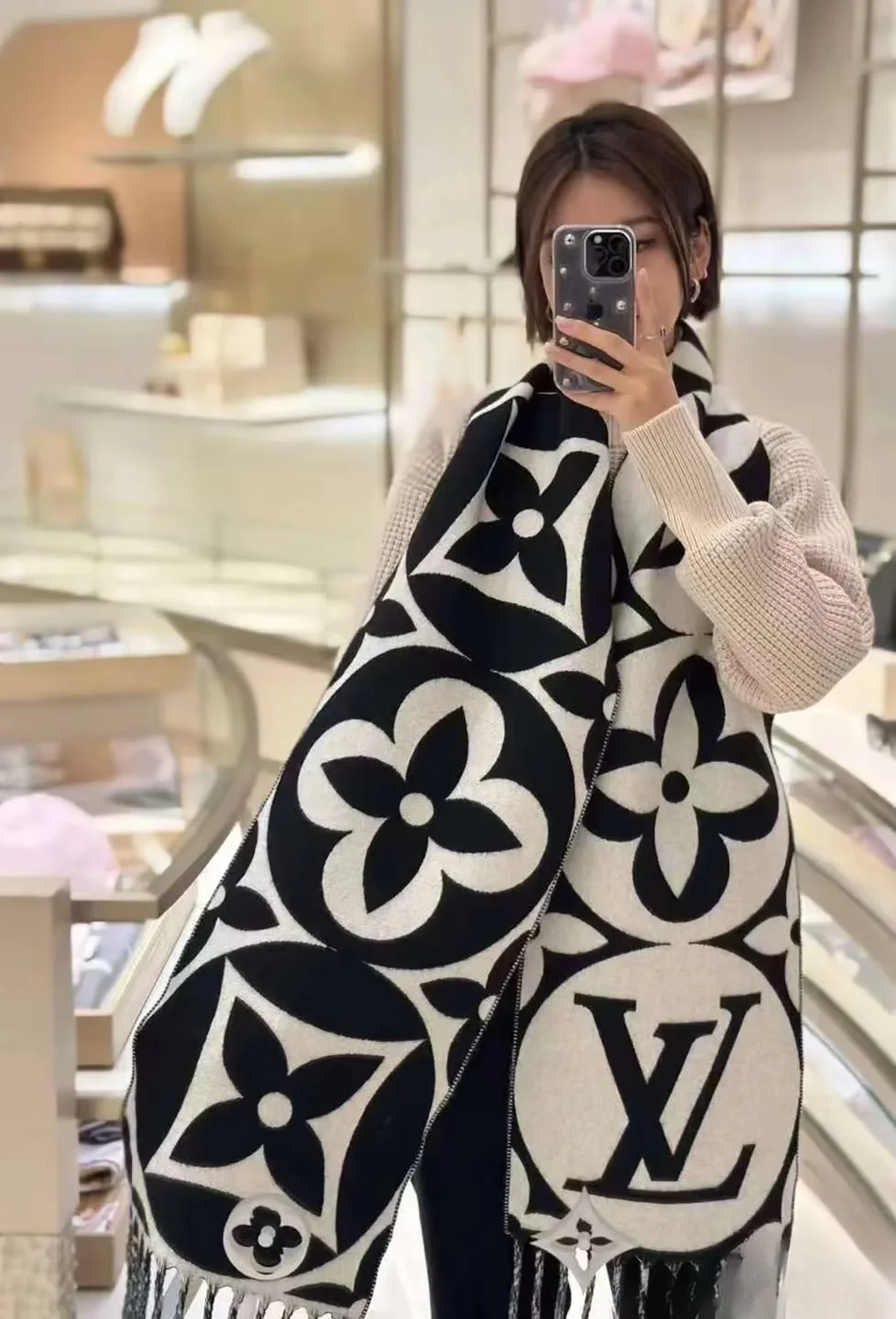 LV Scarves Black-White A2510070788 - Image 7