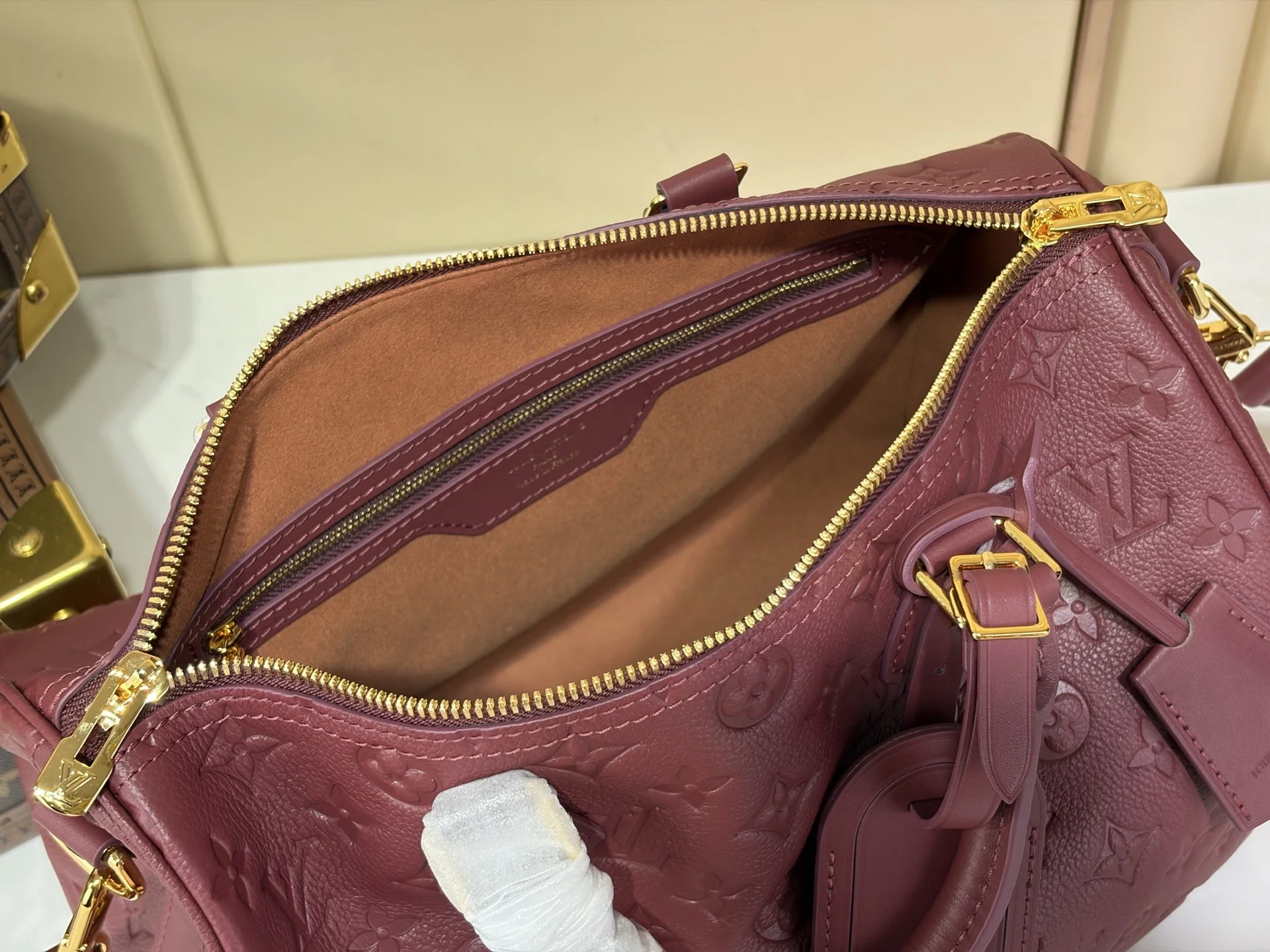 LV Shoulder Bags Burgundy-Gold 21X17X30CM G8010062318 - Image 9