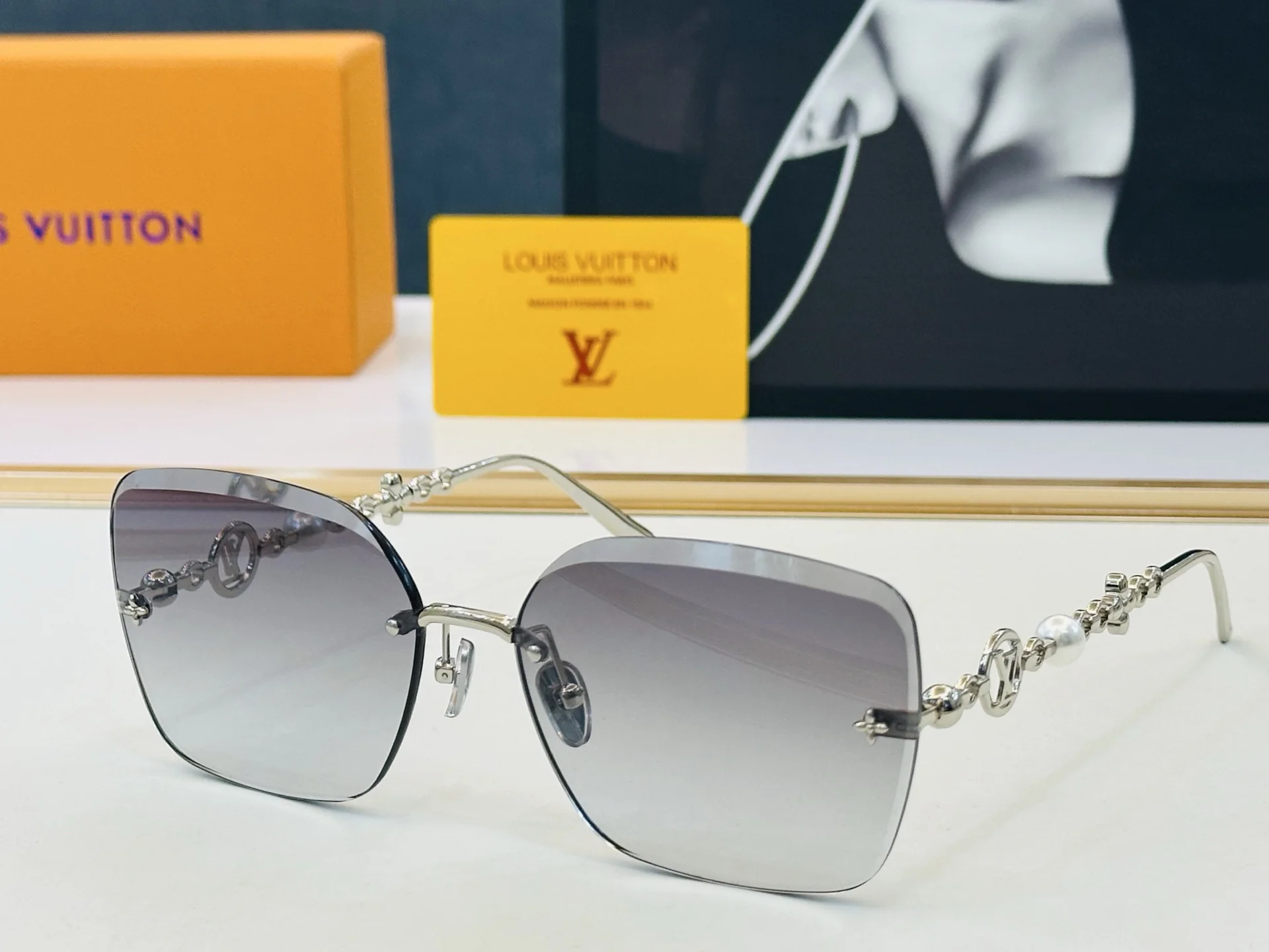 LV Sunglasses A3510071430 - Image 2