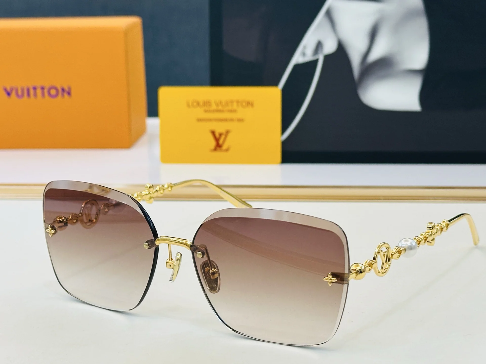 LV Sunglasses A3510071430 - Image 3