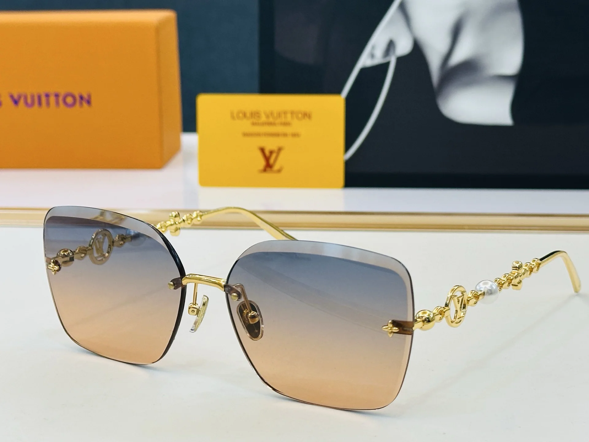 LV Sunglasses A3510071430 - Image 4
