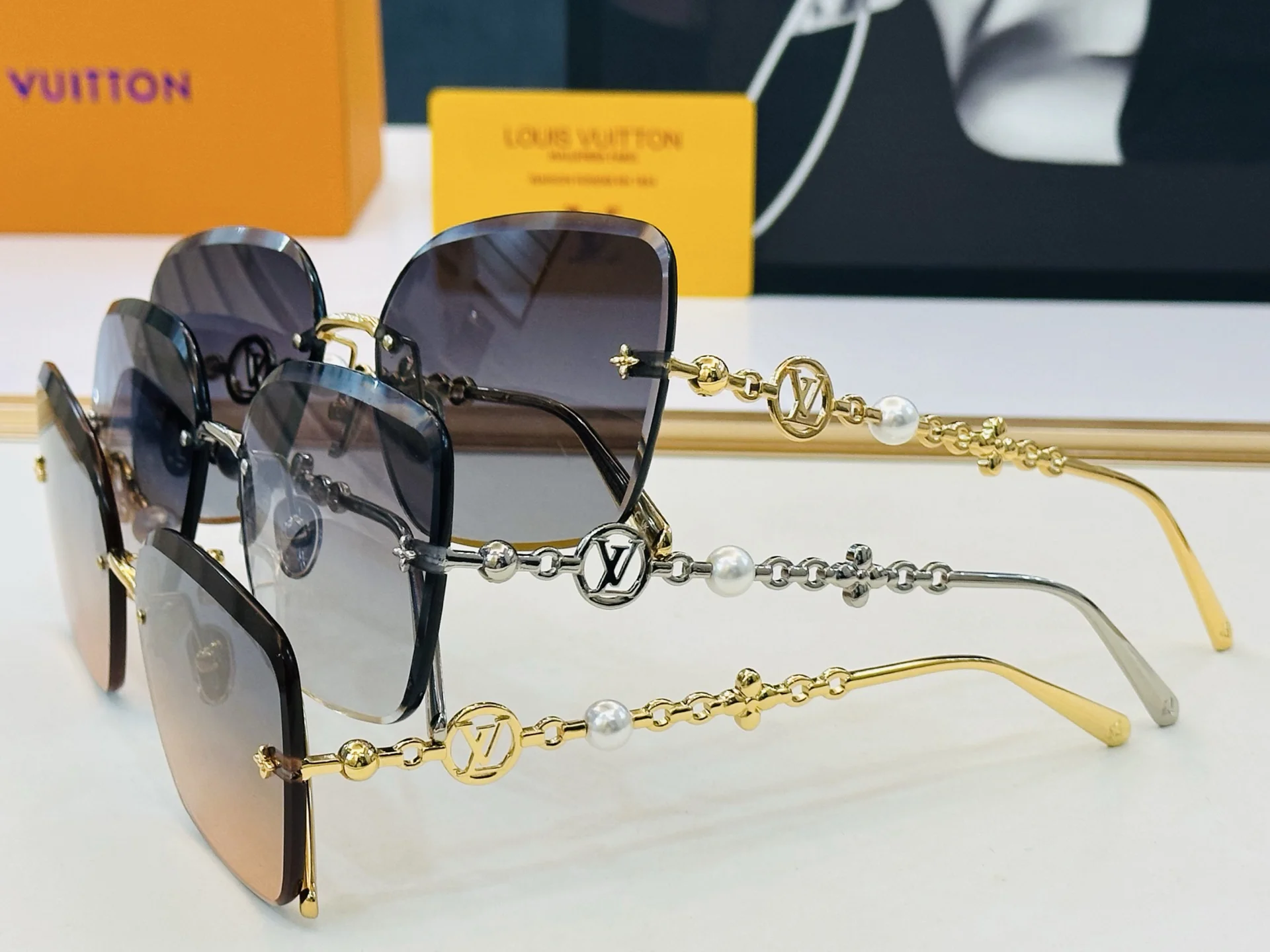LV Sunglasses A3510071430 - Image 6