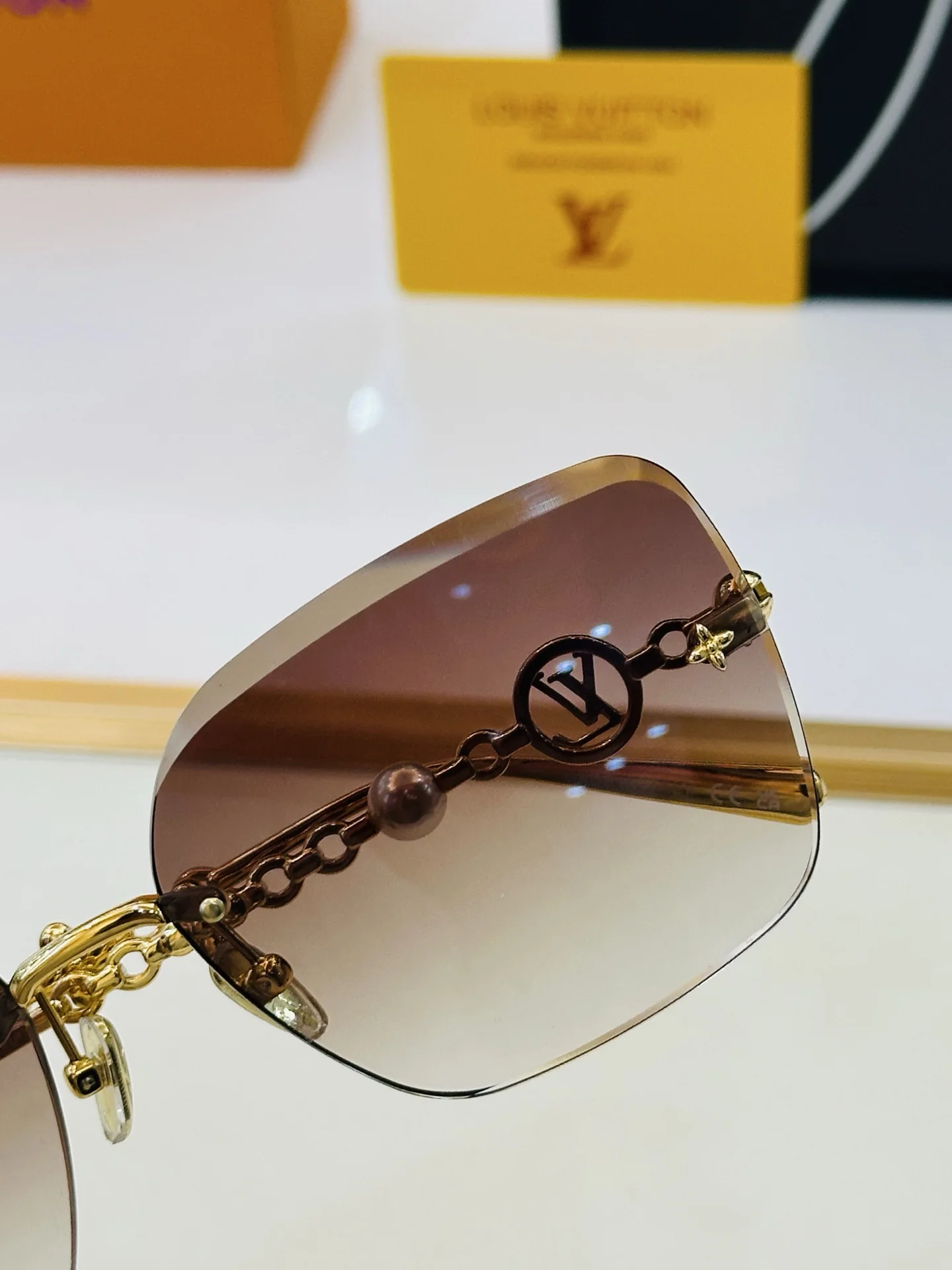 LV Sunglasses A3510071430 - Image 7