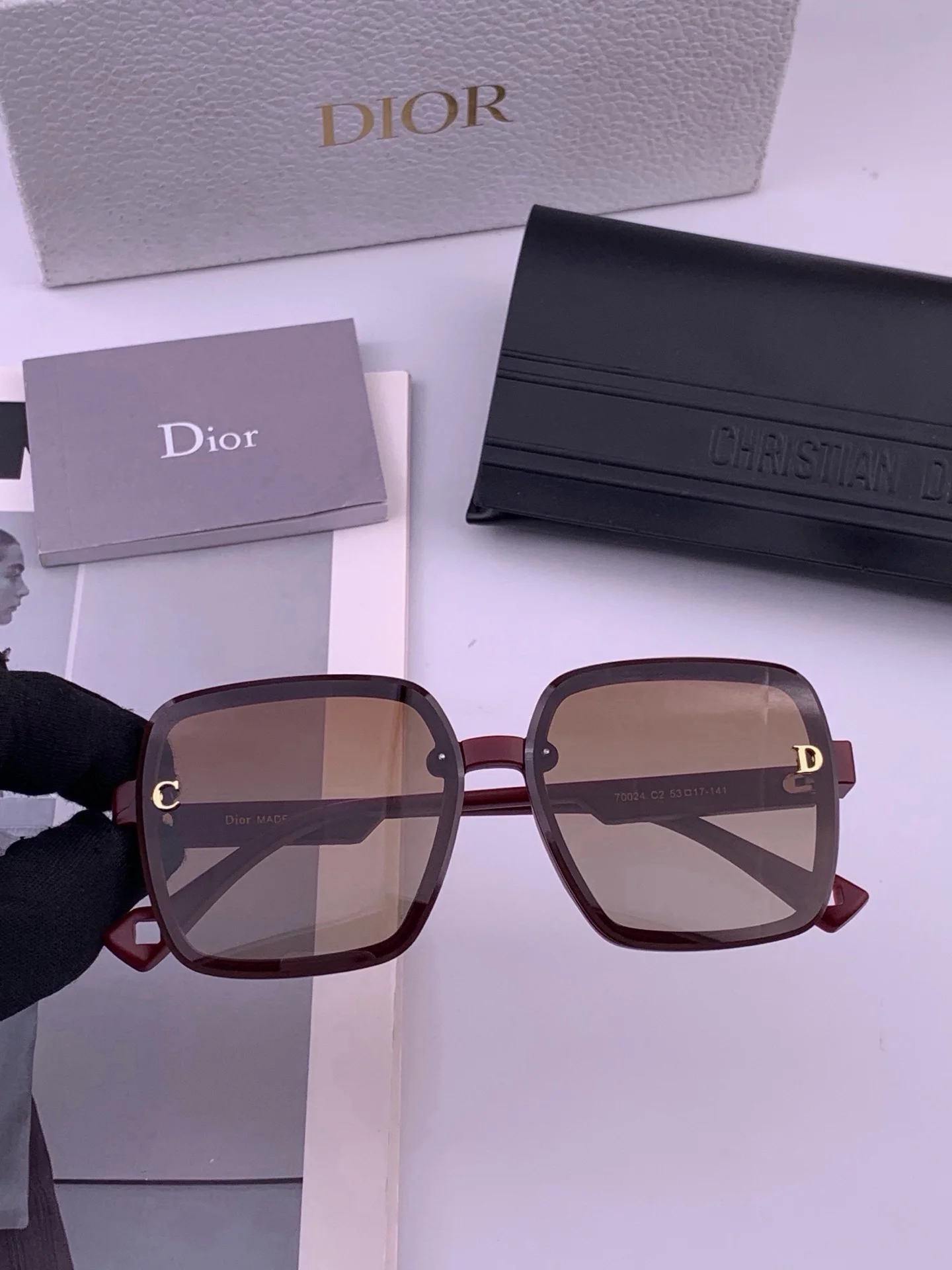 LV Sunglasses F010071880 - Image 2