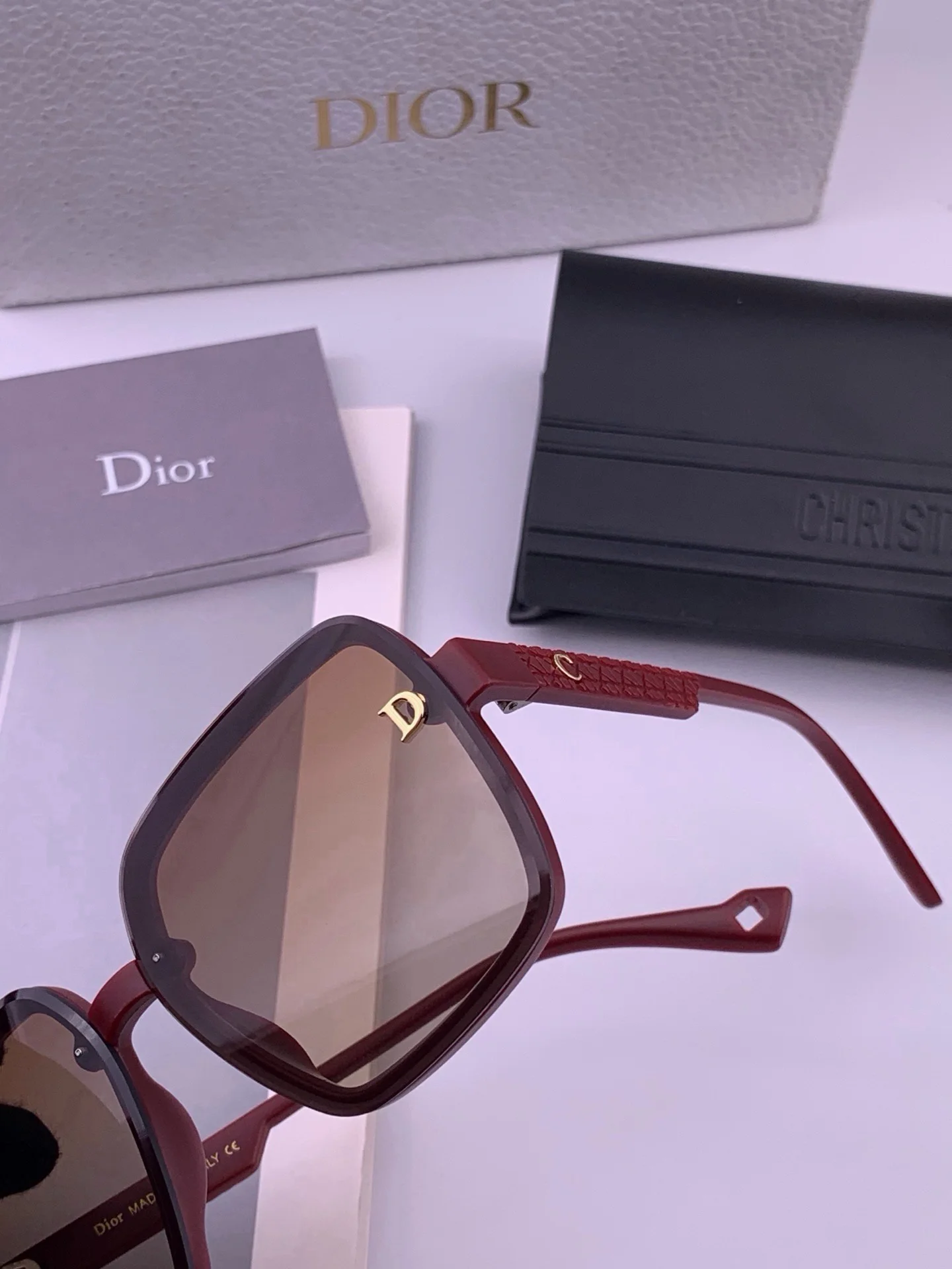 LV Sunglasses F010071880 - Image 4