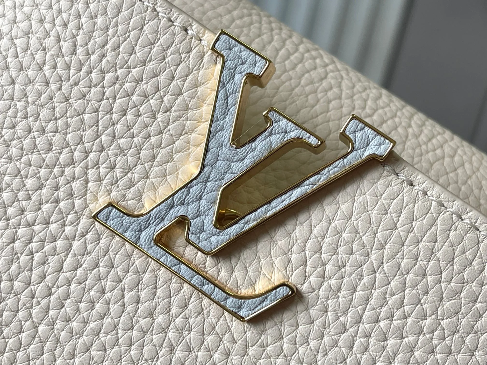 LV Top Handle Bags Taurillon Leather Cream-Gold 21X14X8CM A15010063286 - Image 4
