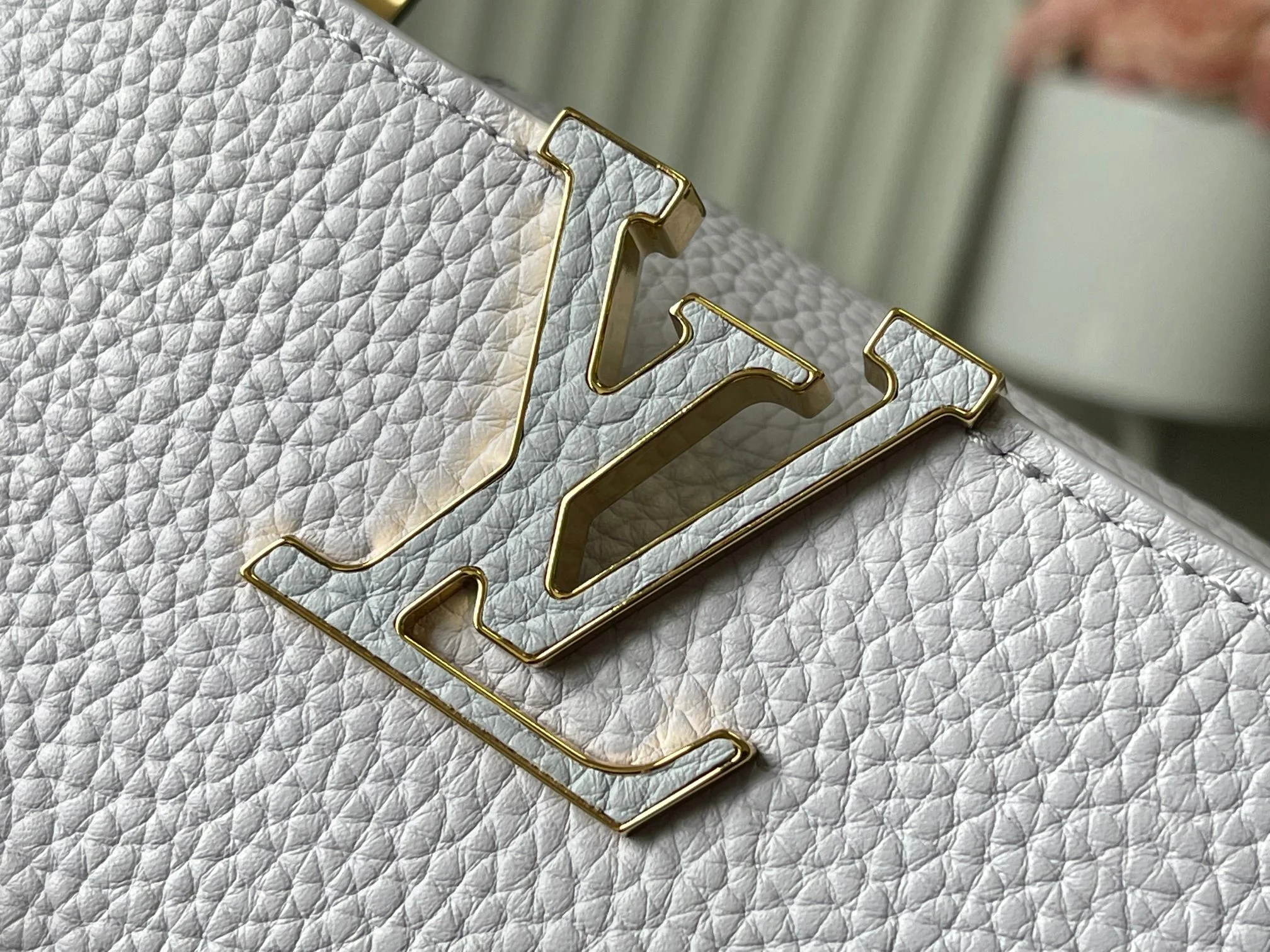 LV Top Handle Bags Taurillon Leather White-Gold 22X12X8CM A15010063239 - Image 4