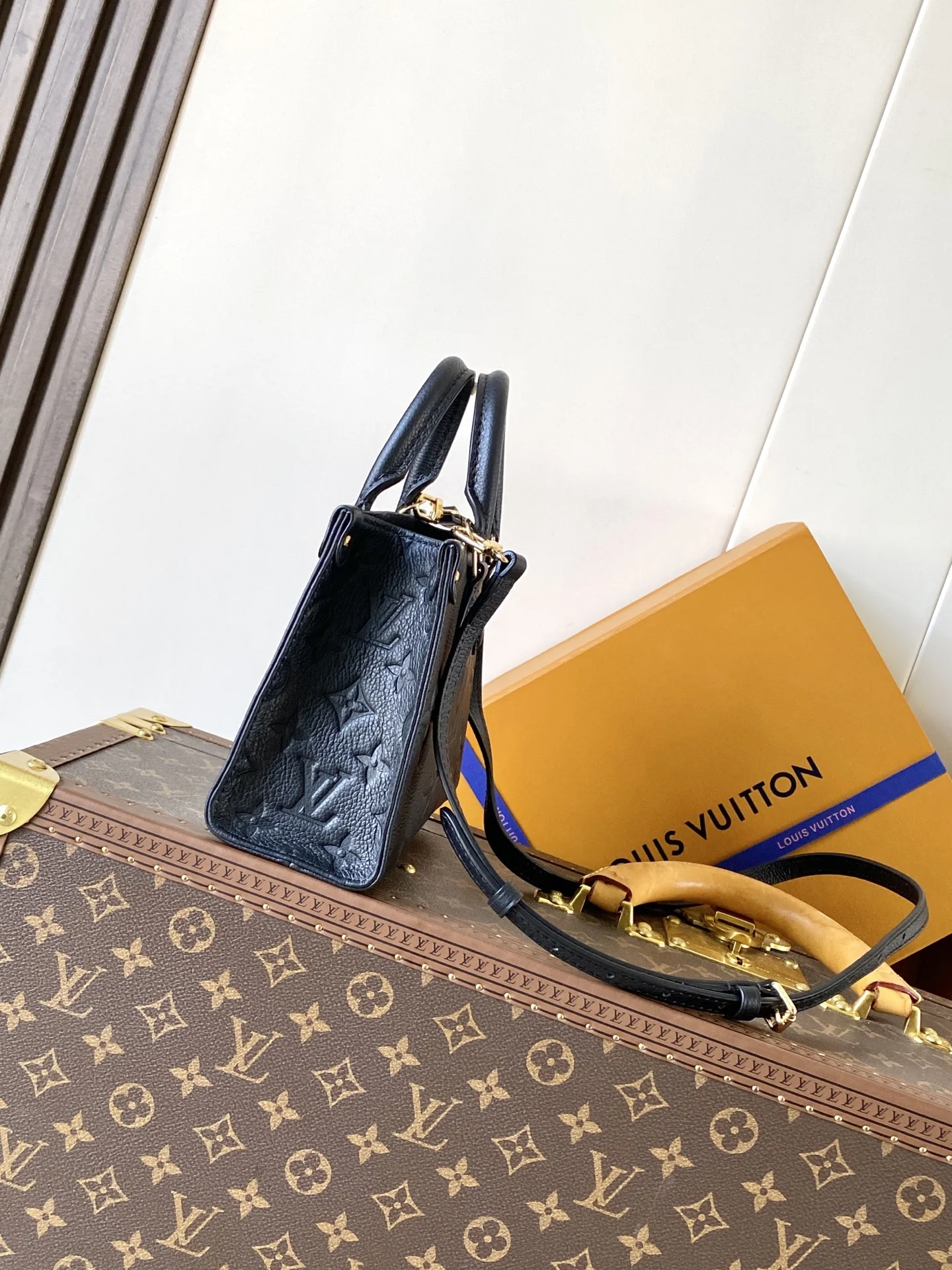 LV Totes Bags Black-Gold 18X15X8.5CM D8010062372 - Image 2