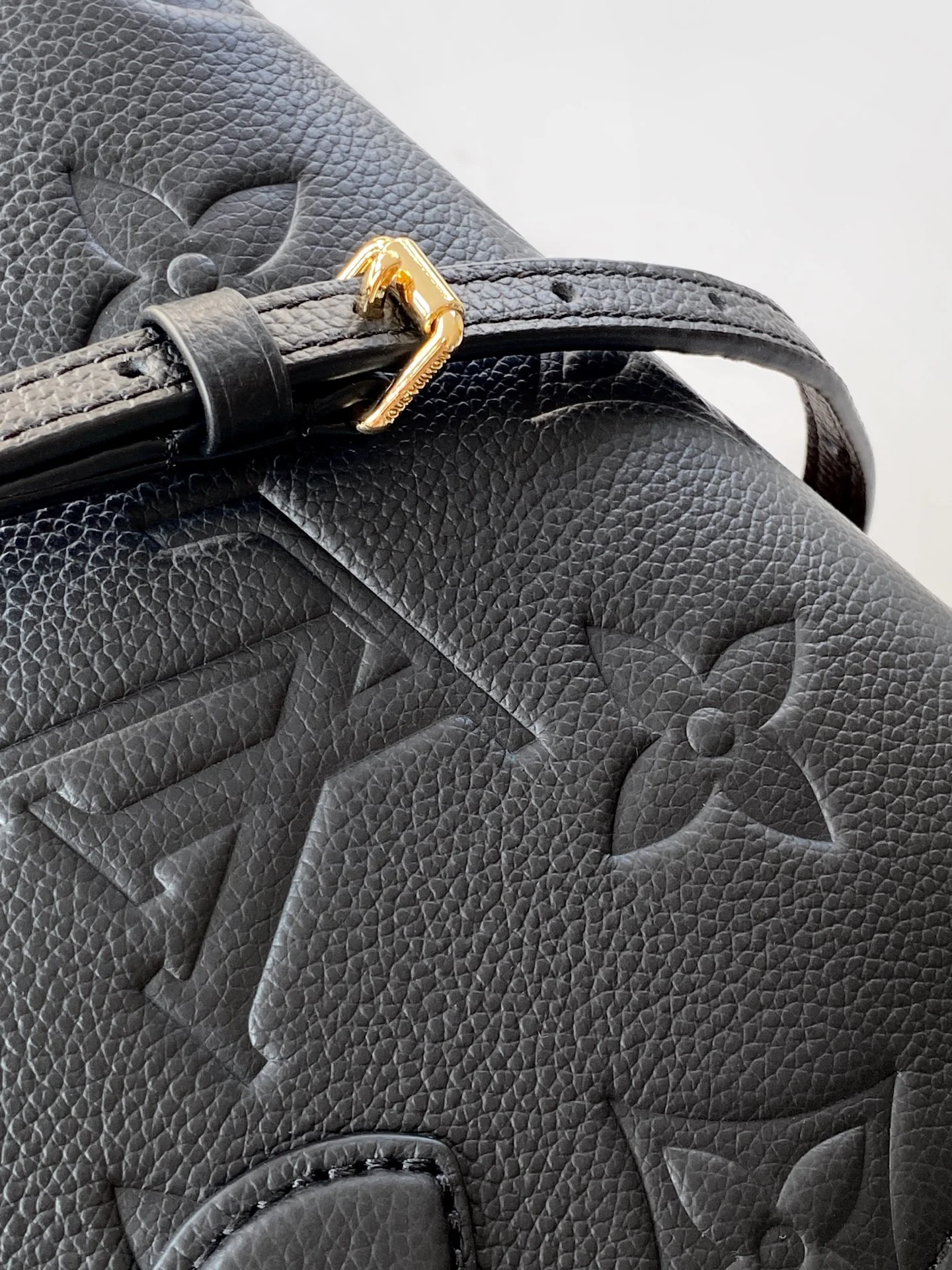 LV Totes Bags Black-Gold 18X15X8.5CM D8010062372 - Image 5