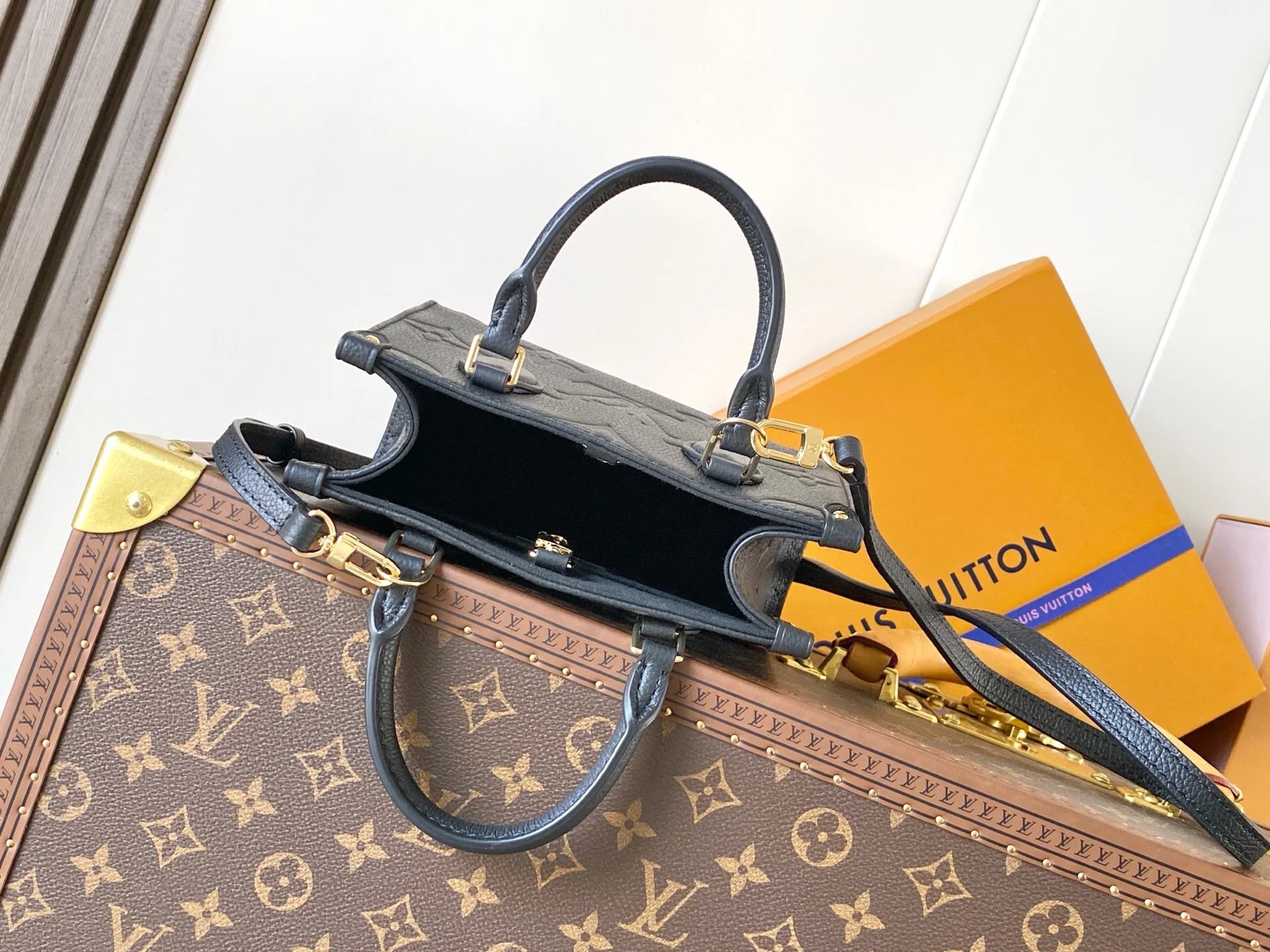 LV Totes Bags Black-Gold 18X15X8.5CM D8010062372 - Image 7