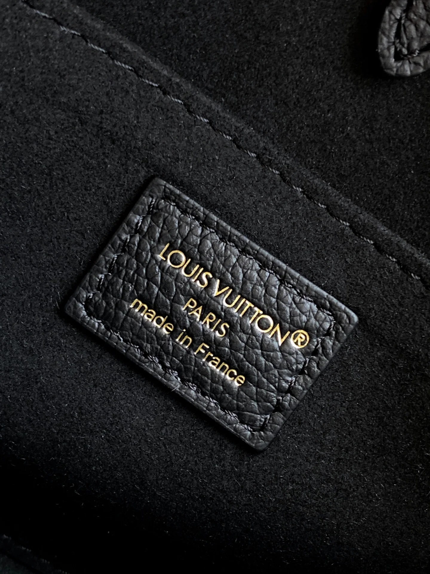 LV Totes Bags Black-Gold 18X15X8.5CM D8010062372 - Image 8