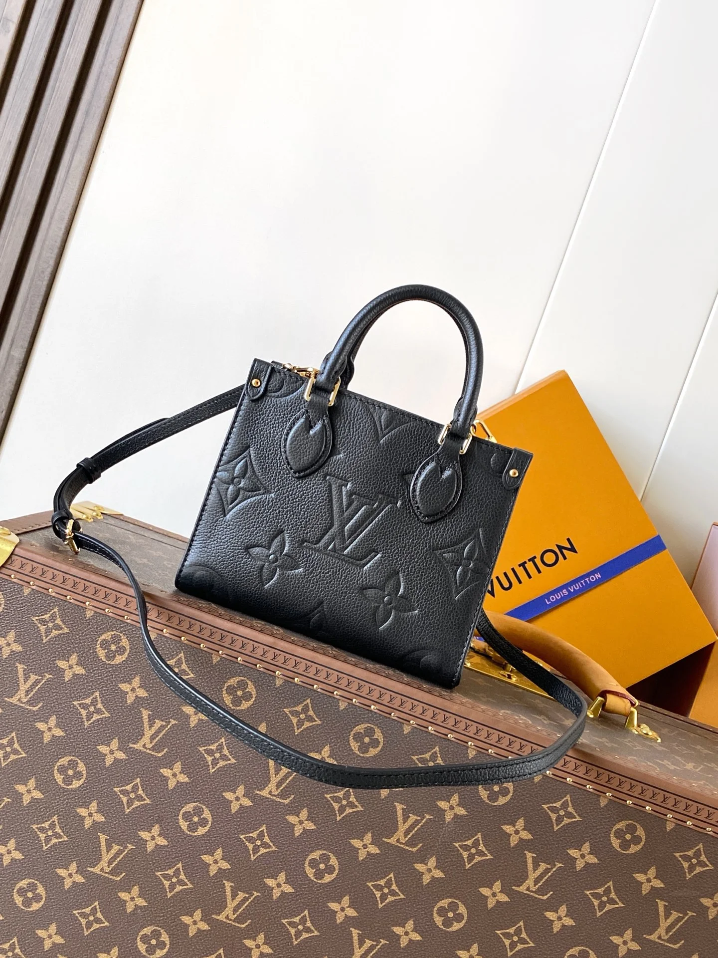 LV Totes Bags Black-Gold 18X15X8.5CM D8010062372 - Image 9