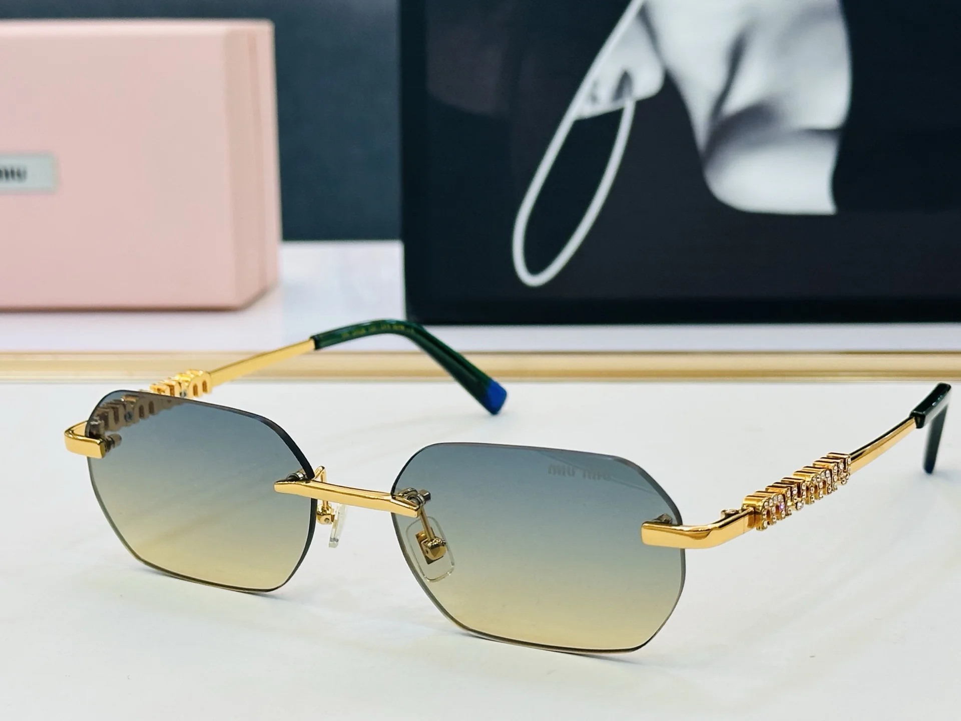 MIU MIU Sunglasses A3510072554 - Image 6