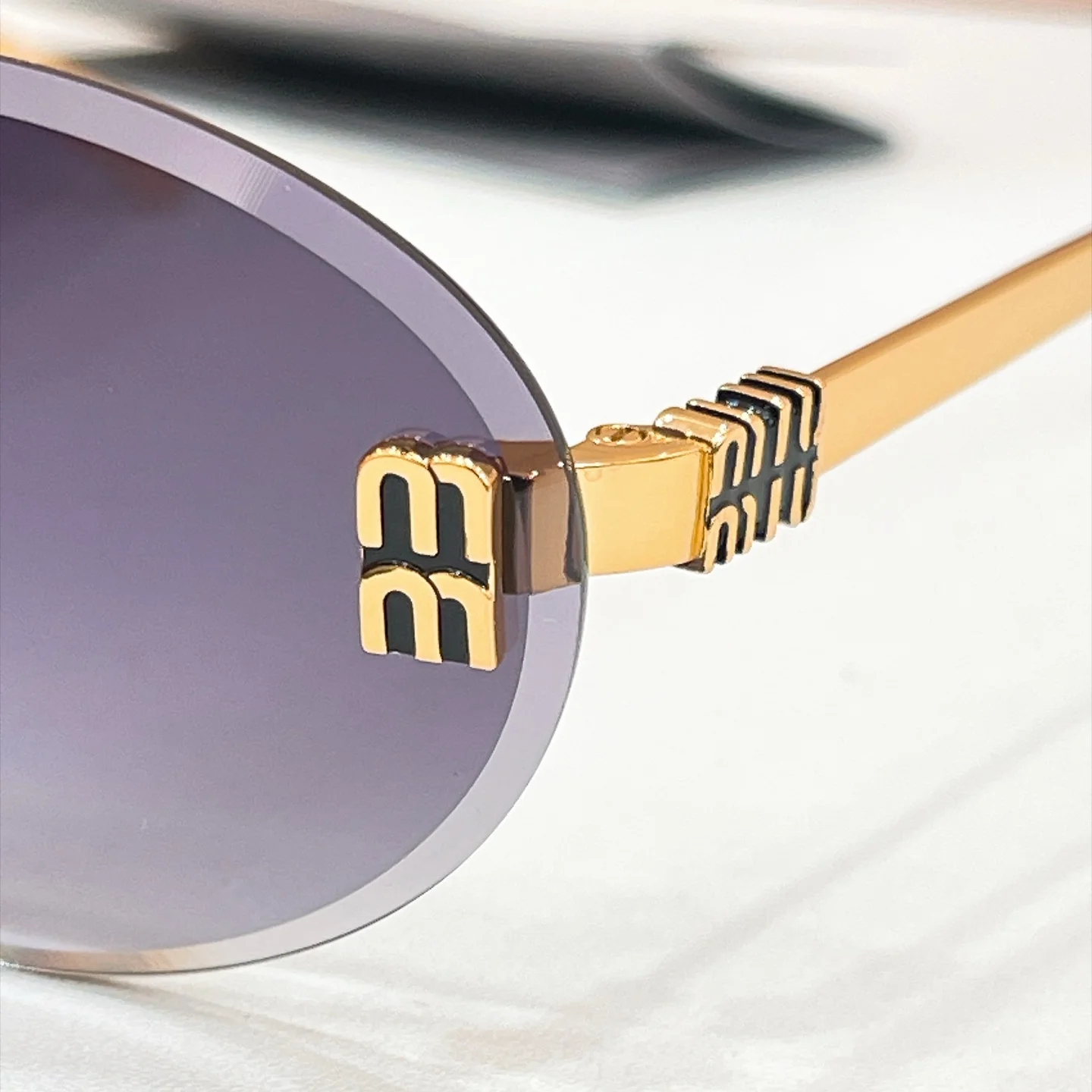 MIU MIU Sunglasses A4510070607 - Image 9