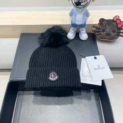 MONCLER Hats Knitted Fox Fur Black One Size G010071315