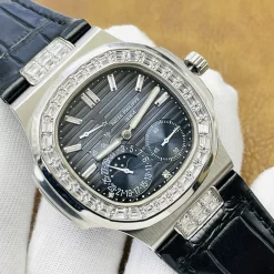 PATEK PHILIPPE Nautilus Automatic 5724 (Blue Dial) 40mm B55010070418