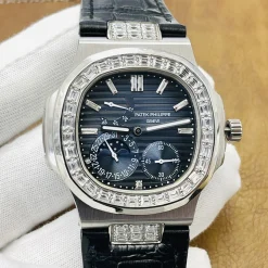 Alternative view of PATEK PHILIPPE Nautilus Automatic 5724 (Blue Dial) 40mm B55010070418