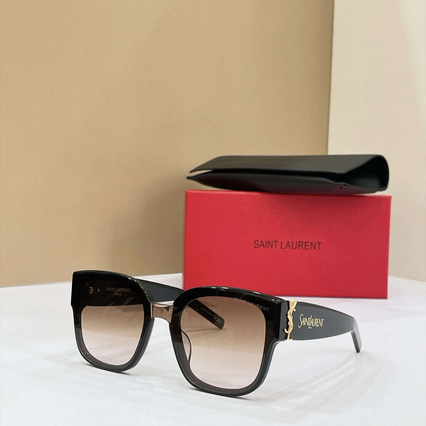 SAINT LAURENT Sunglasses A3510072920