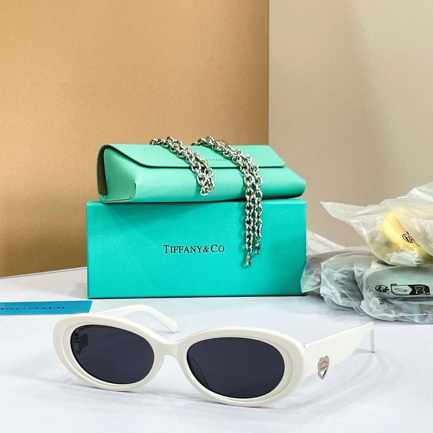 TIFFANY Sunglasses A6510073118 - Image 4