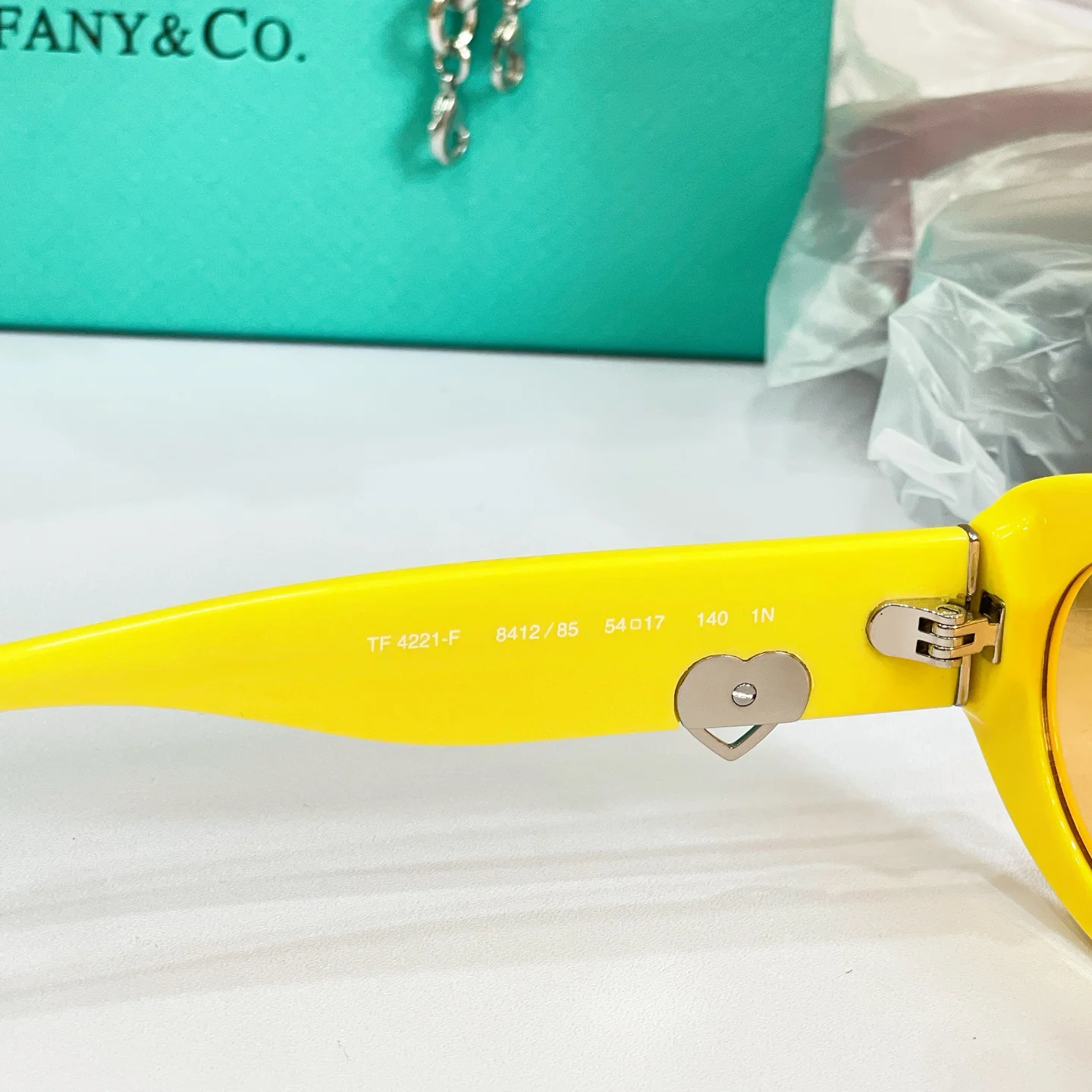 TIFFANY Sunglasses A6510073118 - Image 7